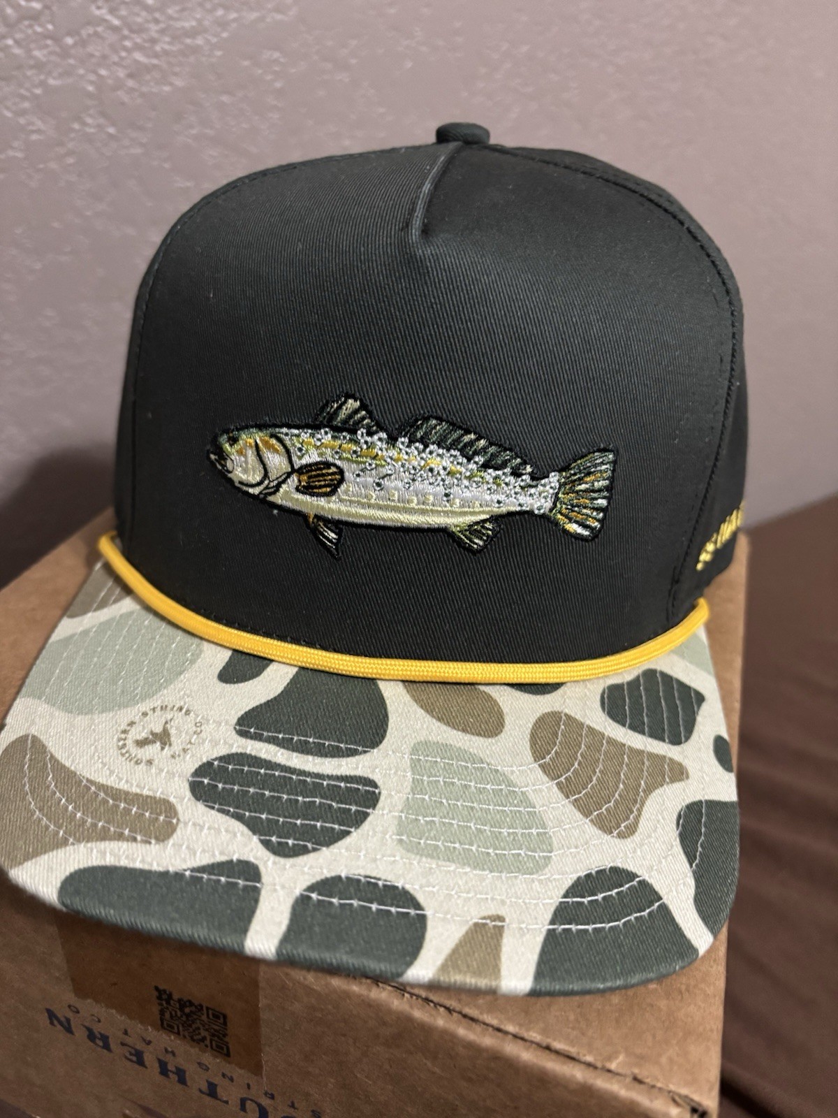 Southern String Hat Co Topwater Floating Lure 6in 1oz + Hat