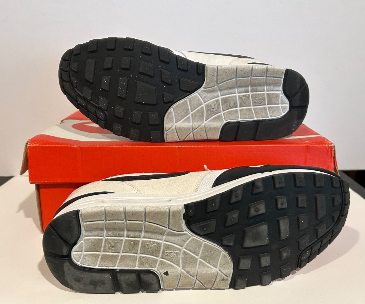 Nike Air Max 1 Essential White Black Size 10 Men 12.5 Women NEW WITH BOX