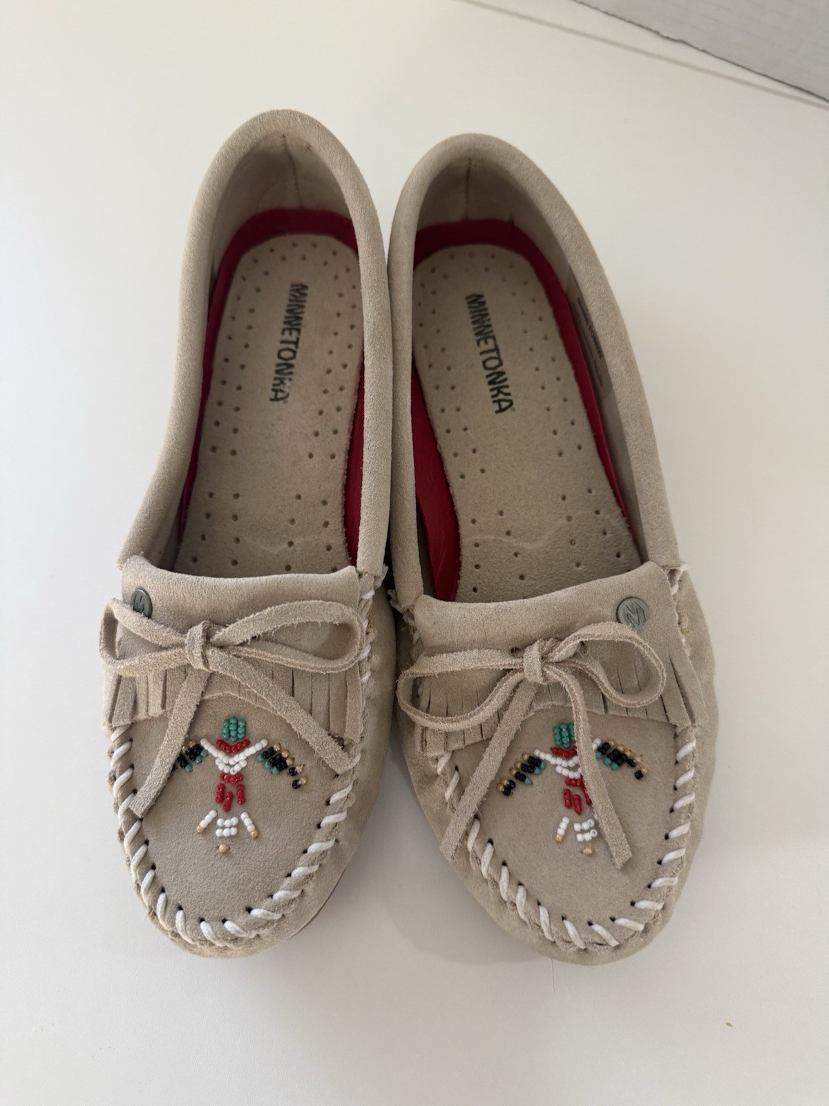 Minnetonka Shoes Womens 9 Thunderbird Moccasins Bow Flats Beaded Beige Leather