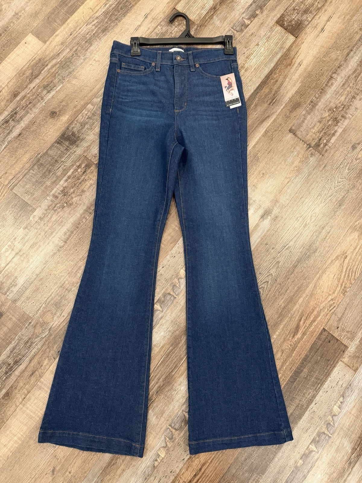 (3) Sophia Vergara Jeans Size 4