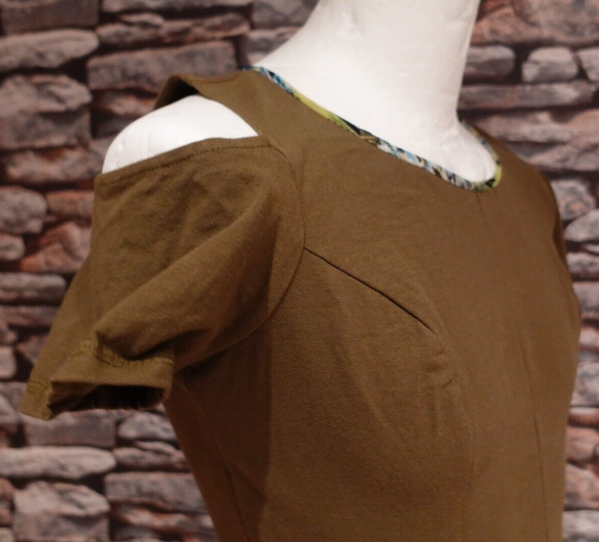 Klass Elegant Stylish Cold Shoulder Dress , Flowing Ruffle Skirt Size 12