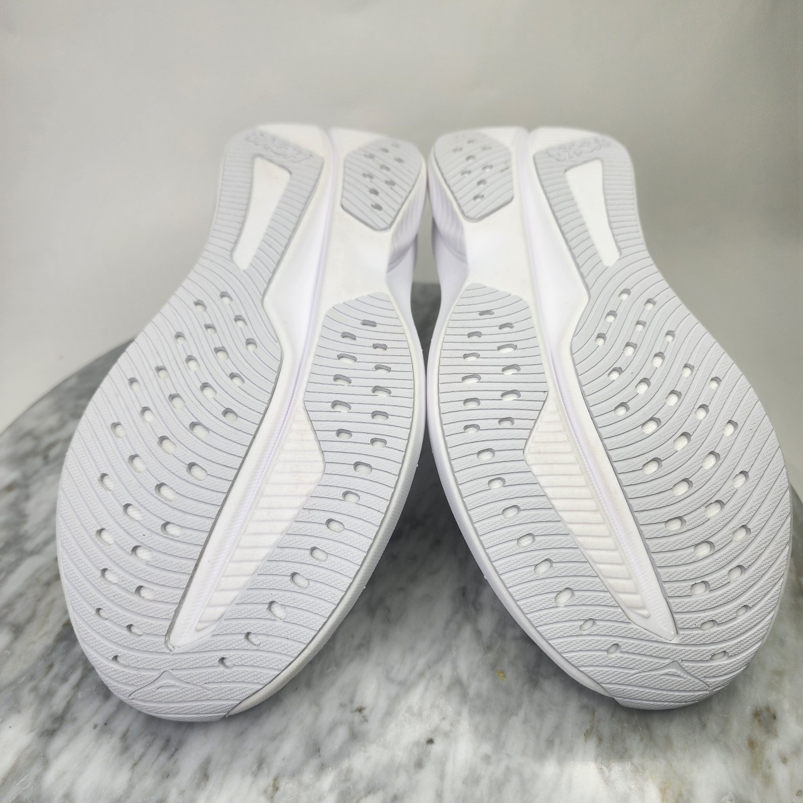 Hoka One One Mach 6 Triple White Running Shoe’s Women’s Size 7D 1147834WWH