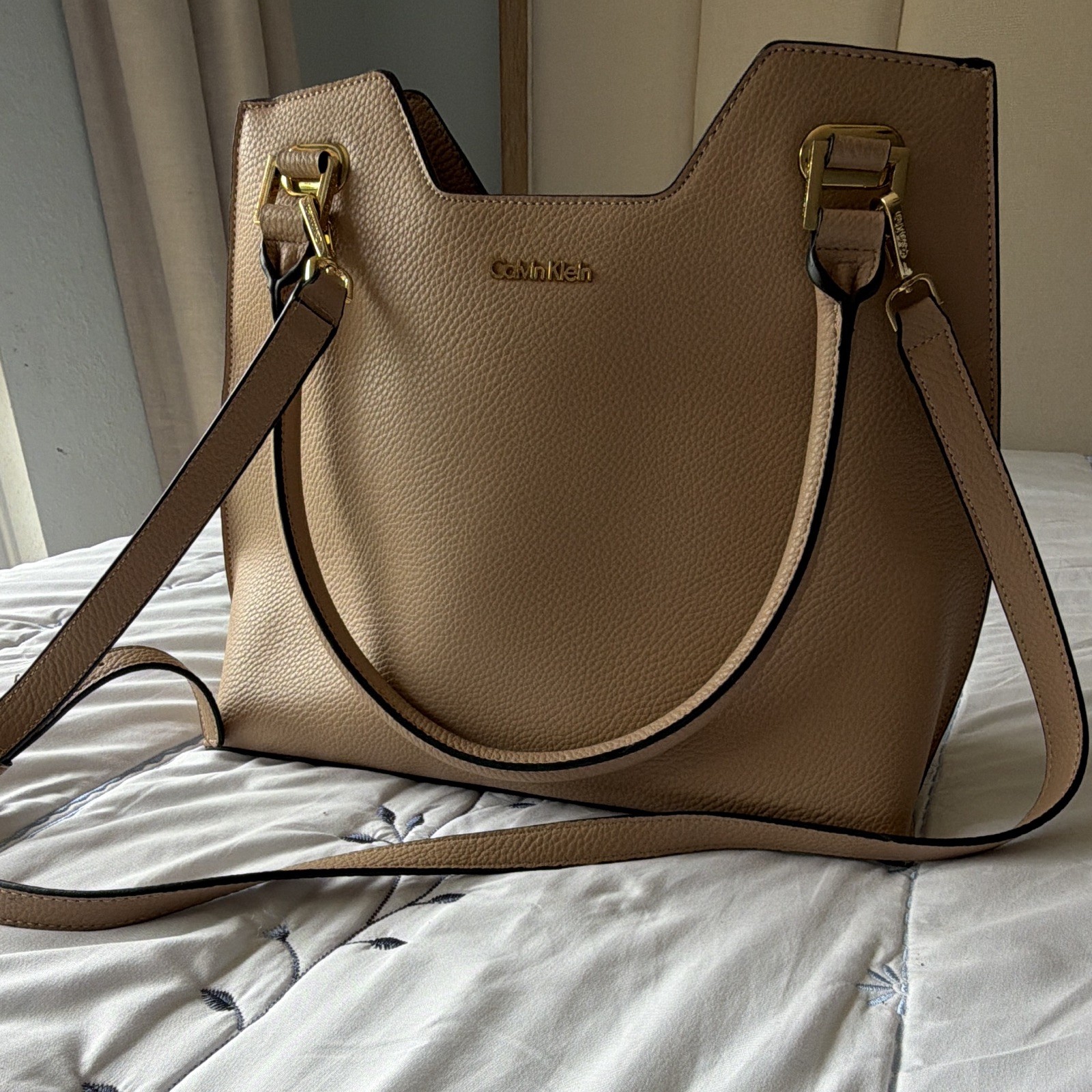 Calvin Klein Beige Pebbled Large Tote Gold Hardware Detachable Strap Zip/Mag