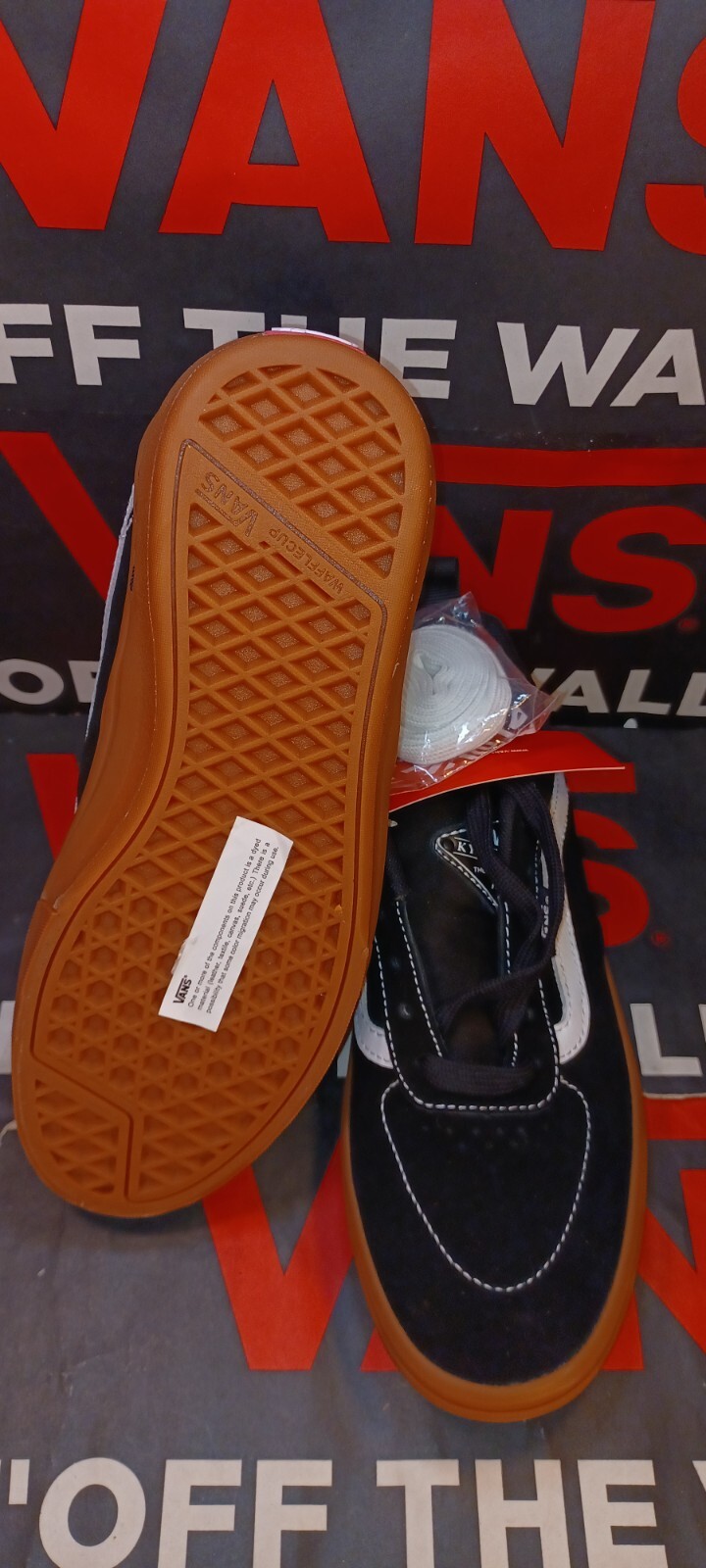 Vans Berle Pro Black/Gum White Men’s 6.5/Women’s 8 Extra Laces [VN0A2XSGB9M]