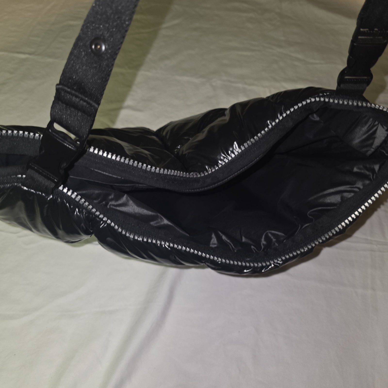 iSkin Black Quilted Shoulder Bag Tote Zip Closure Adjustable Strap Solid