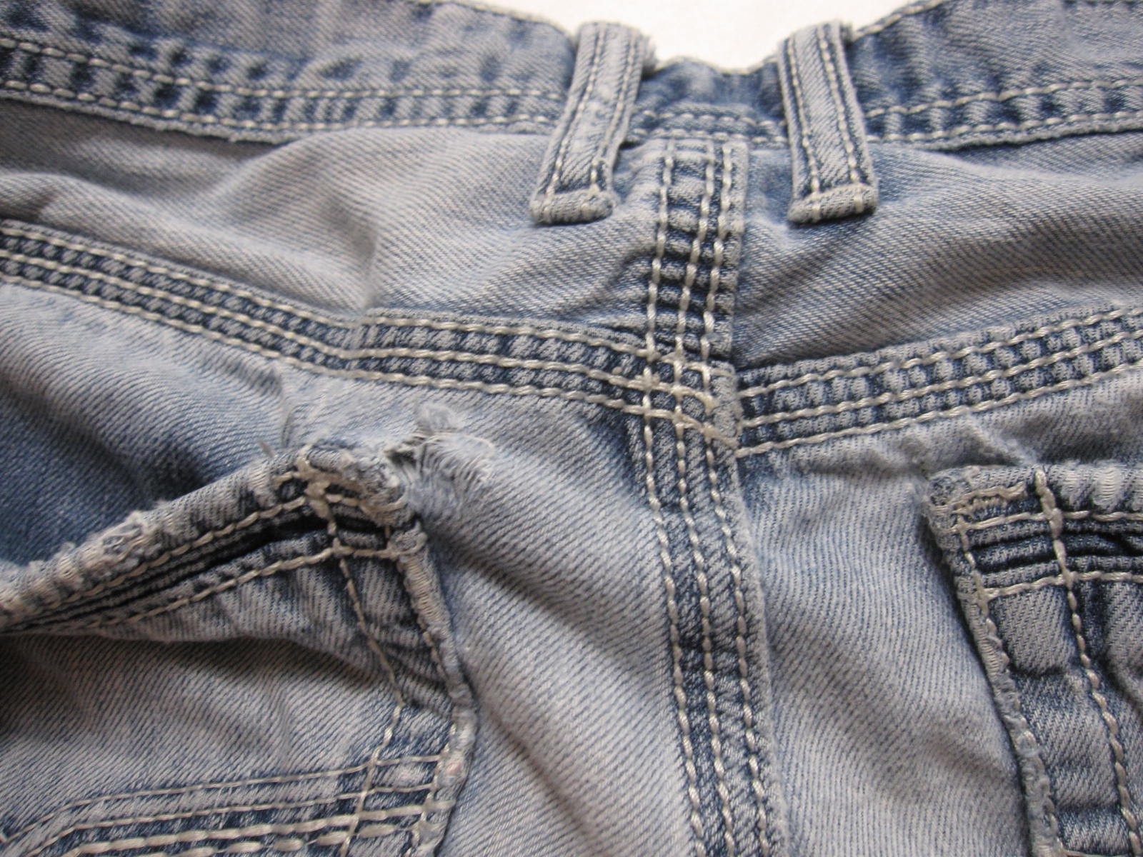 BKE Tyler Straight Jeans Men 33R Distressed Blue Denim Y2K McBling Buckle(MP591)