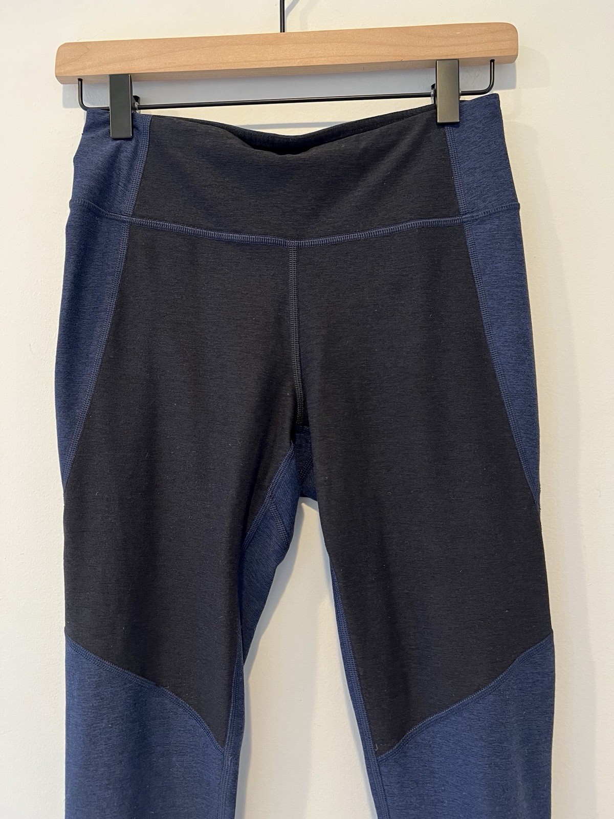 Outdoor Voices two tone color block warmup leggings crop small navy blue black