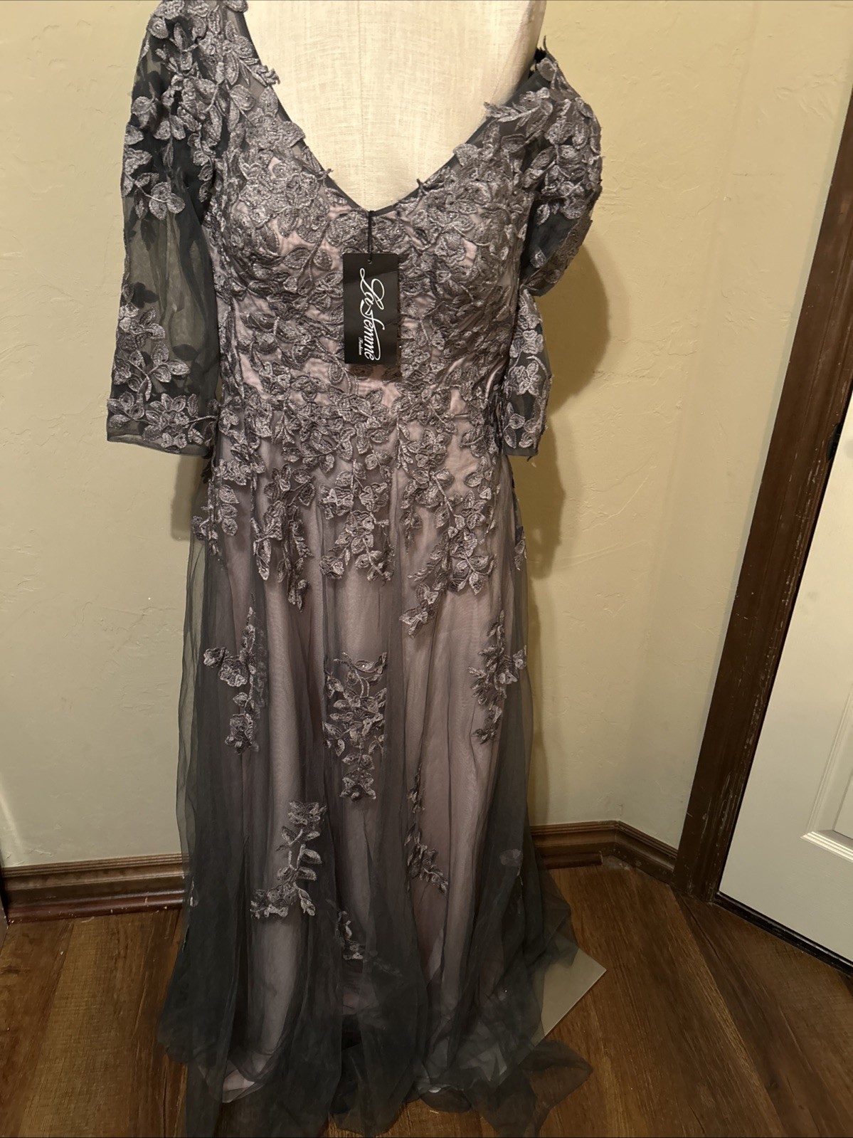 La Femme Gray Pink 29205 Tulle A-Line Floral Appliqué Maxi Gown 12 NWT (MC)