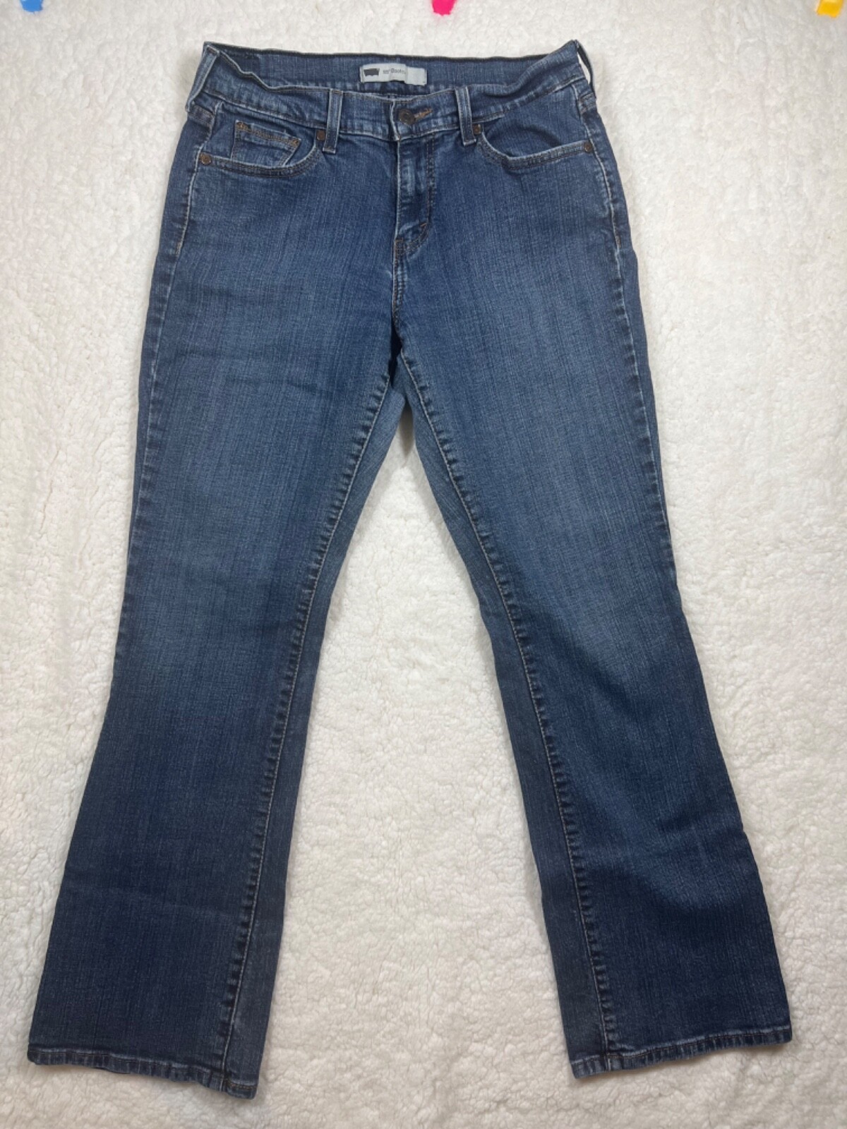 Levis 515 Women’s jeans. Bootcut Size 8 W29 x L32. Mid Rise Classic med wash.