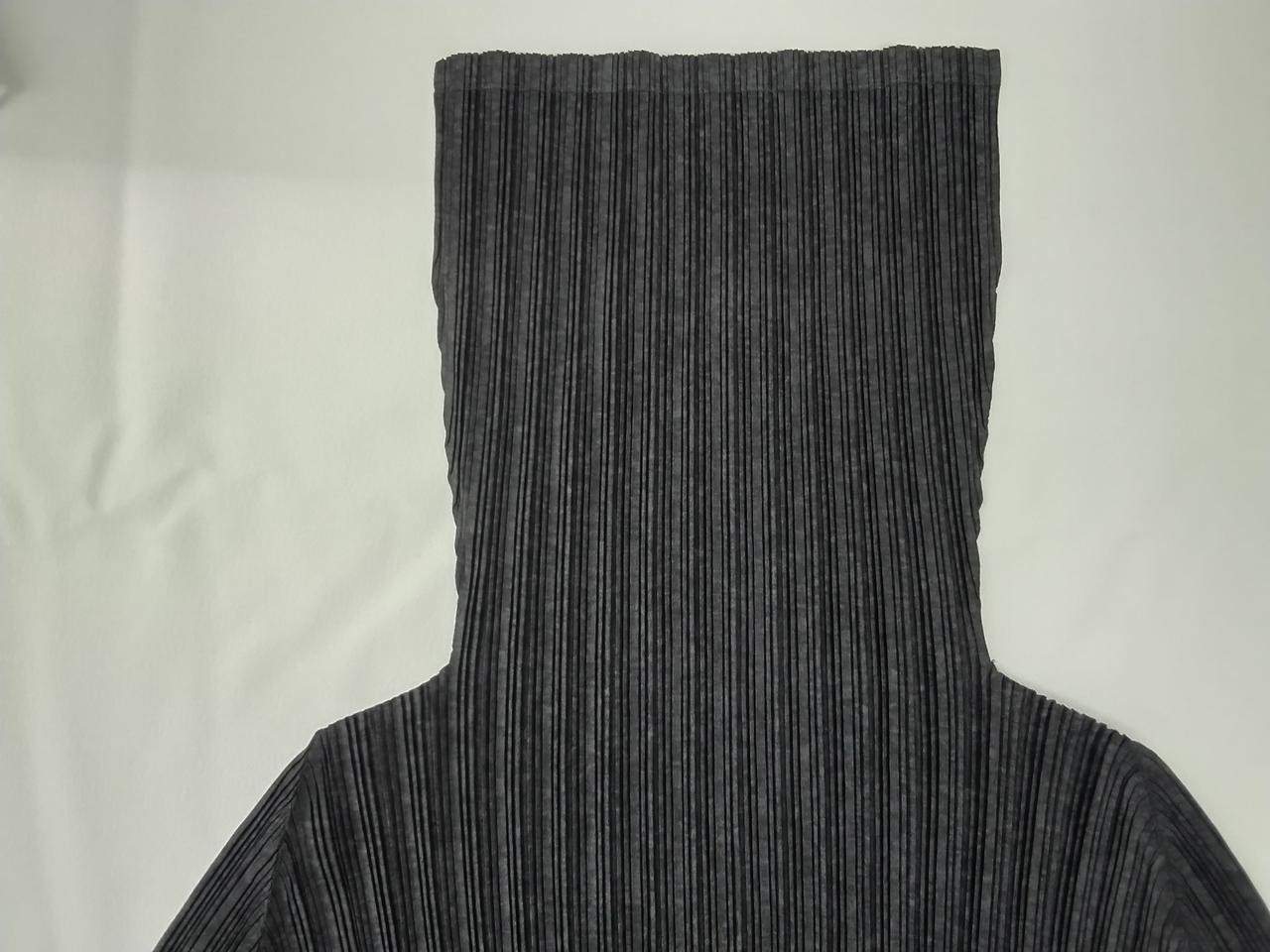 Pleats Please Turtleneck Top Women’s Gray Size 3 Waist 23.6″