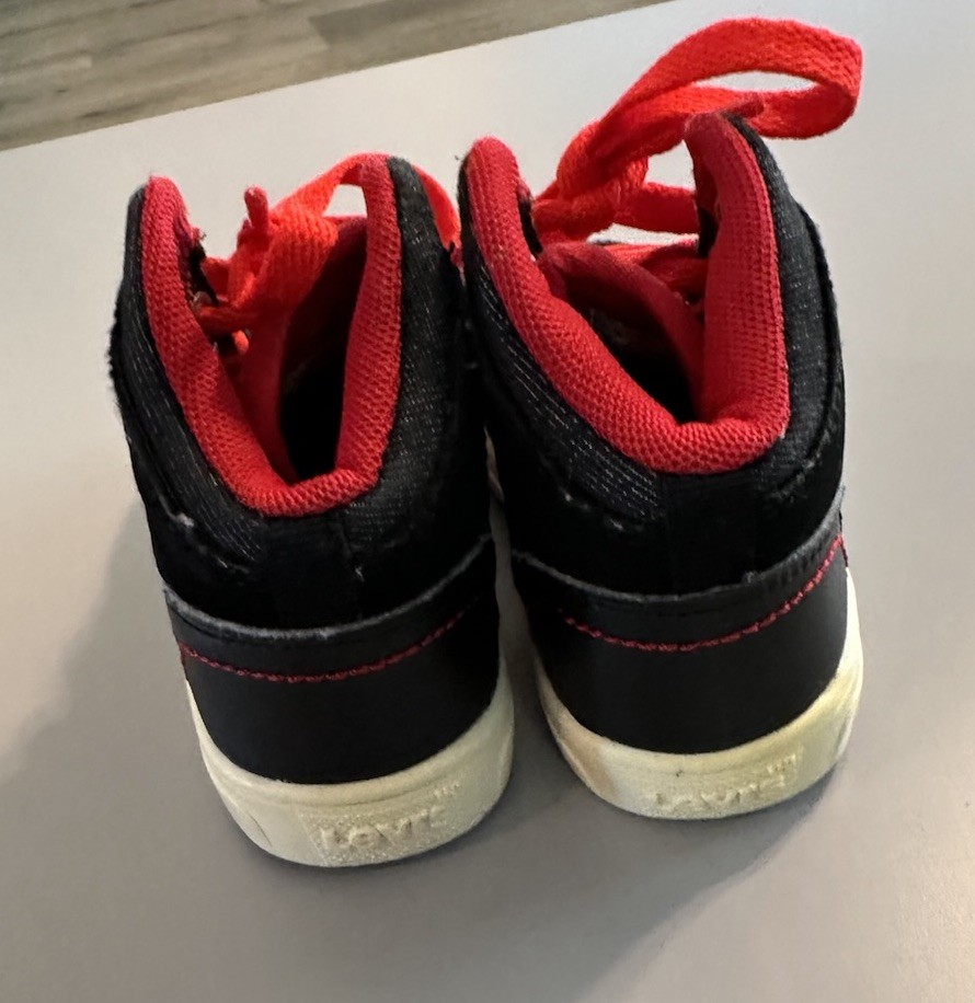 Levi’s Toddler High Top Sneakers Size 7 Black Red Lace Up Shoes Kids Preowned