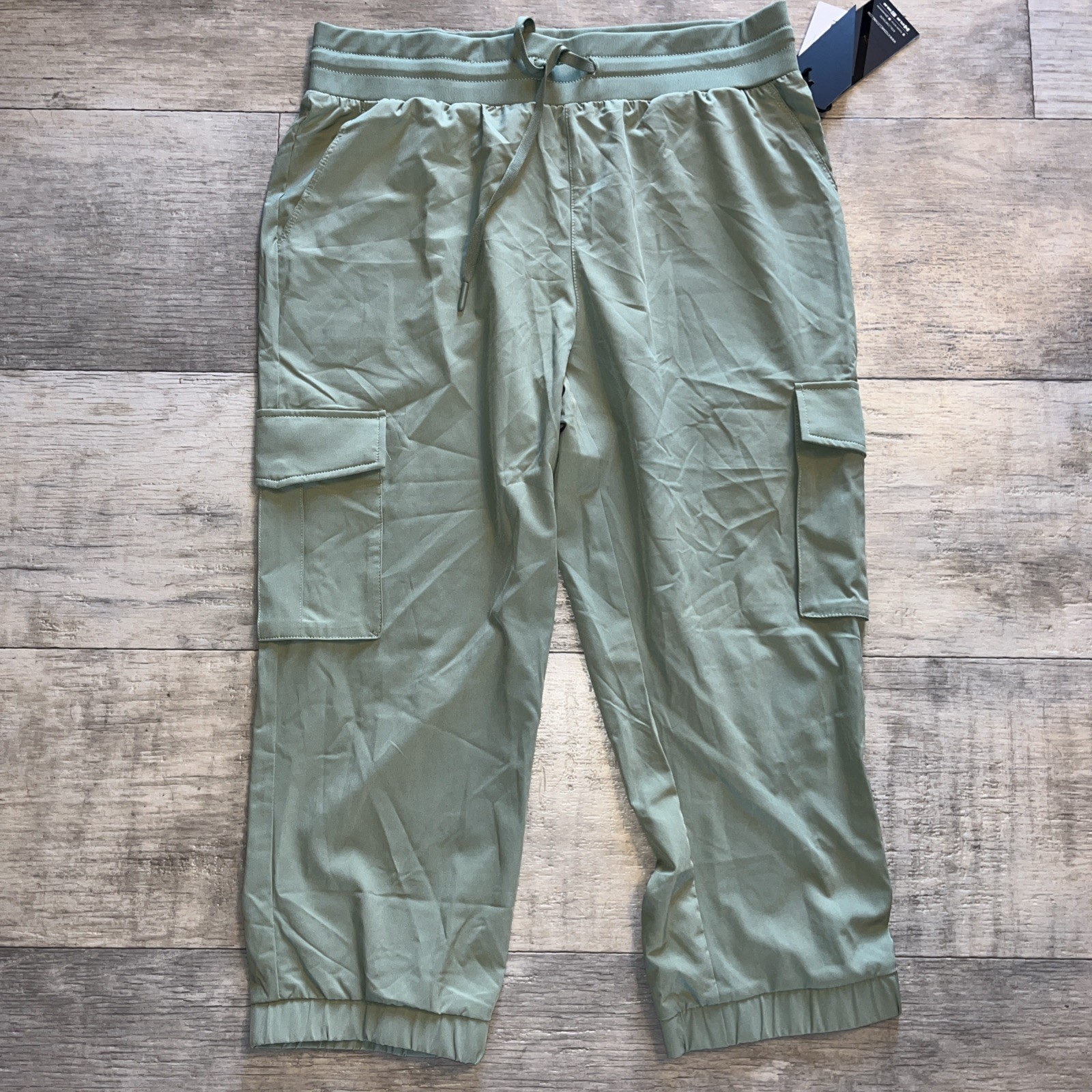 Woman’s Kyodan Capris Sage Featherweight Ultra-leger Pants G/L