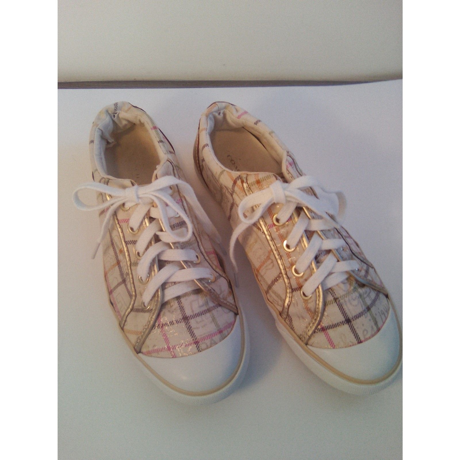 Women’s Coach Cream and Gold Sneakers, Size 8.5, Pre-owned, Good Condition.
