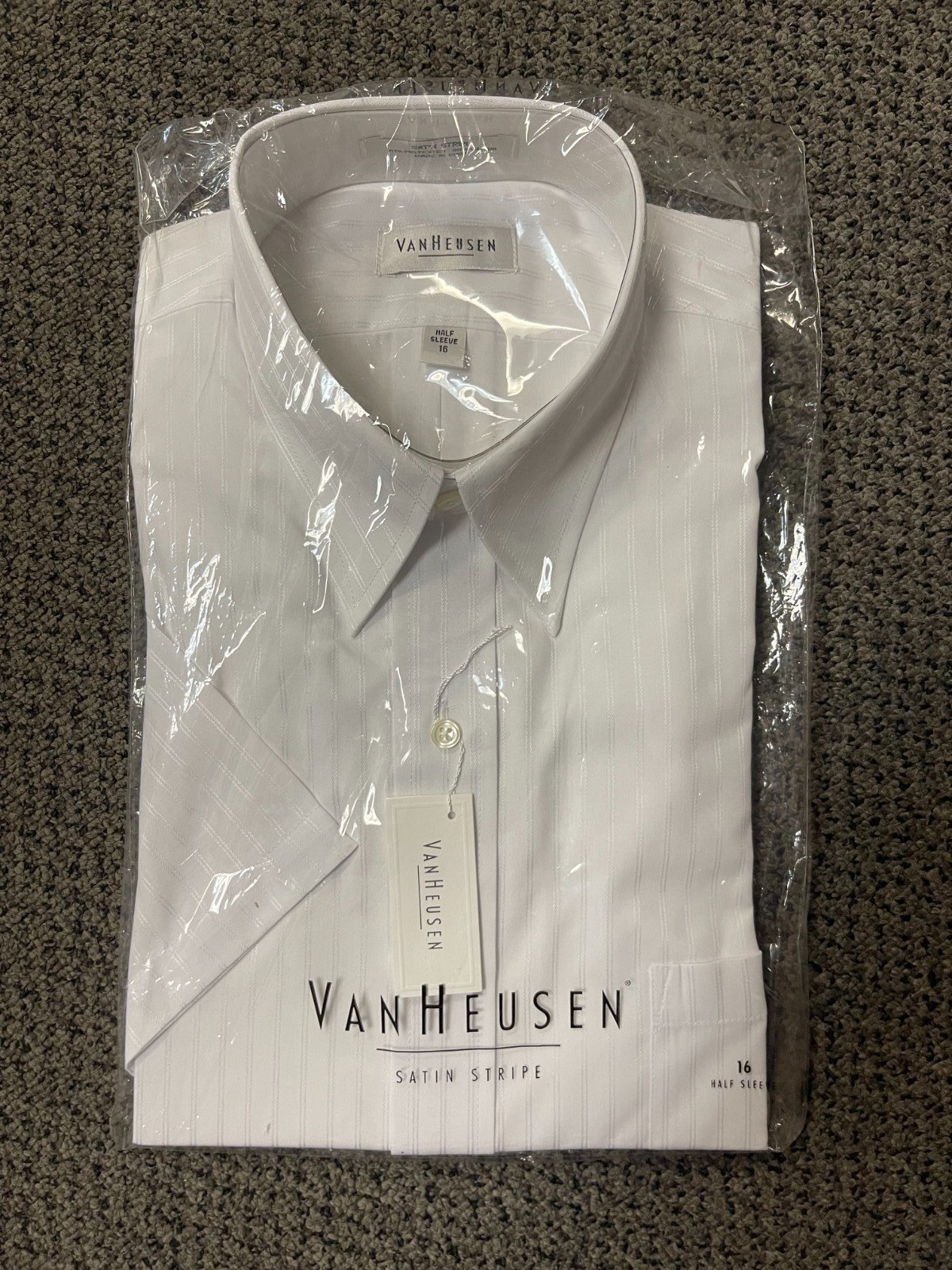 NWT Van Heusen White Satin Stripes – Men’s Dress Shirt – Sz 16 – Half Sleeves