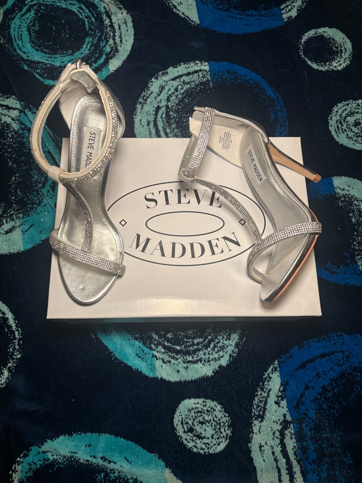 Mixture of Calvin Klein and Many more Heels and Pumps. All siize 6 to 6 1/2 .