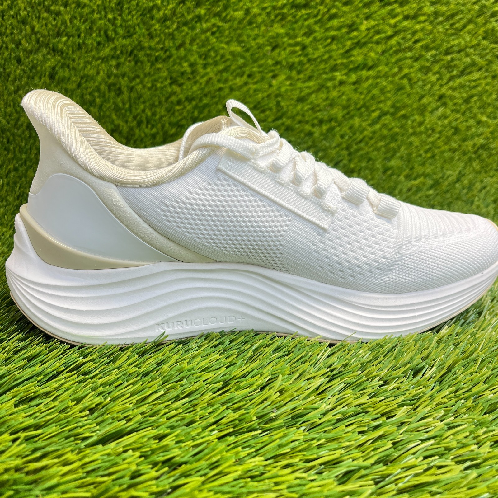 Kuru Atom 2 Womens Size 6.5 White Beige Athletic Running Walking Shoes Sneakers