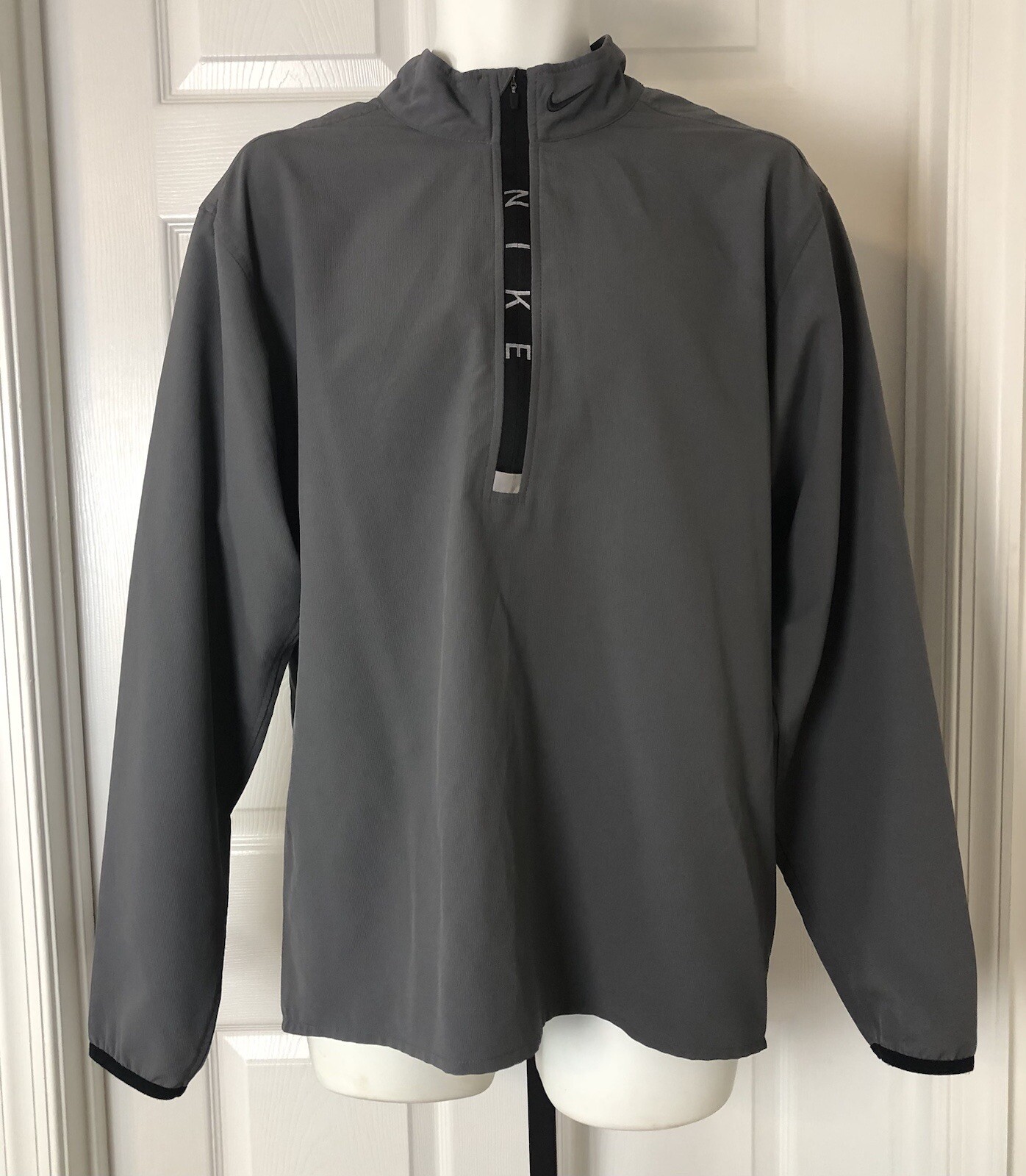 Nike 1/2 Zip Pullover Men Medium Lightweight Embroidered Logo Back Zipper Pocket