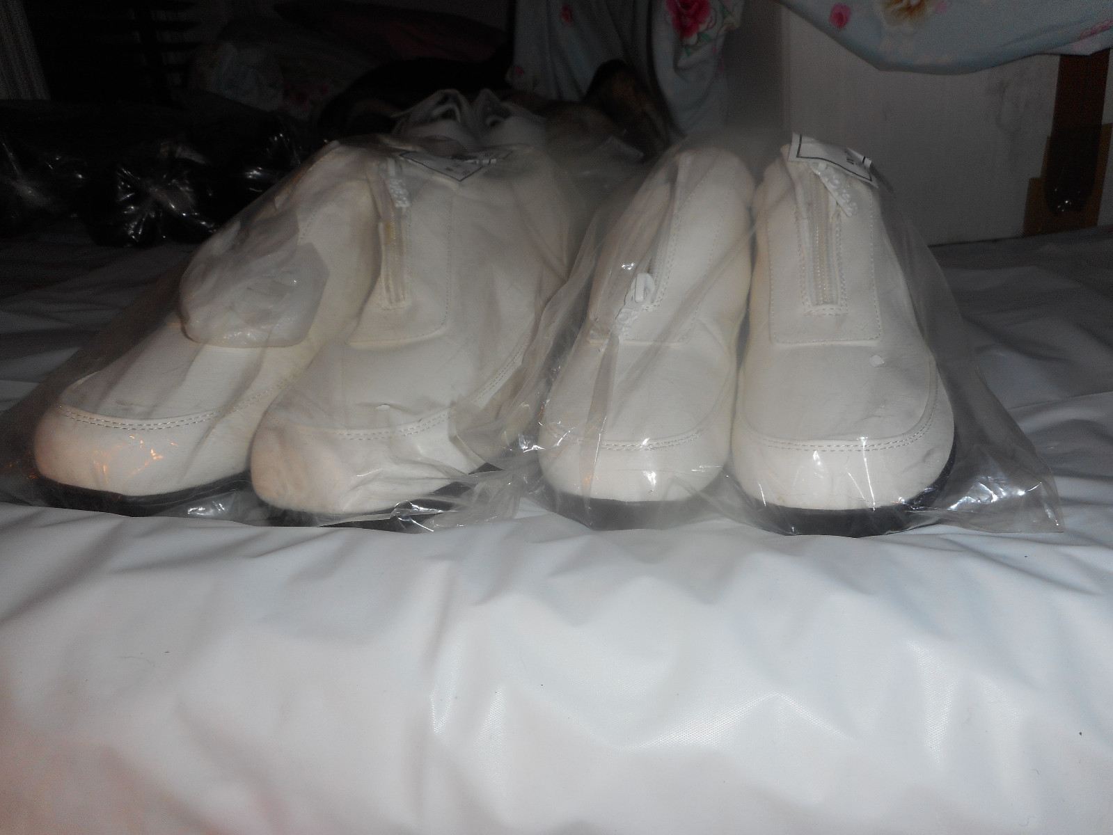 totes all man made material white shoes new without box 5.5m and 11m