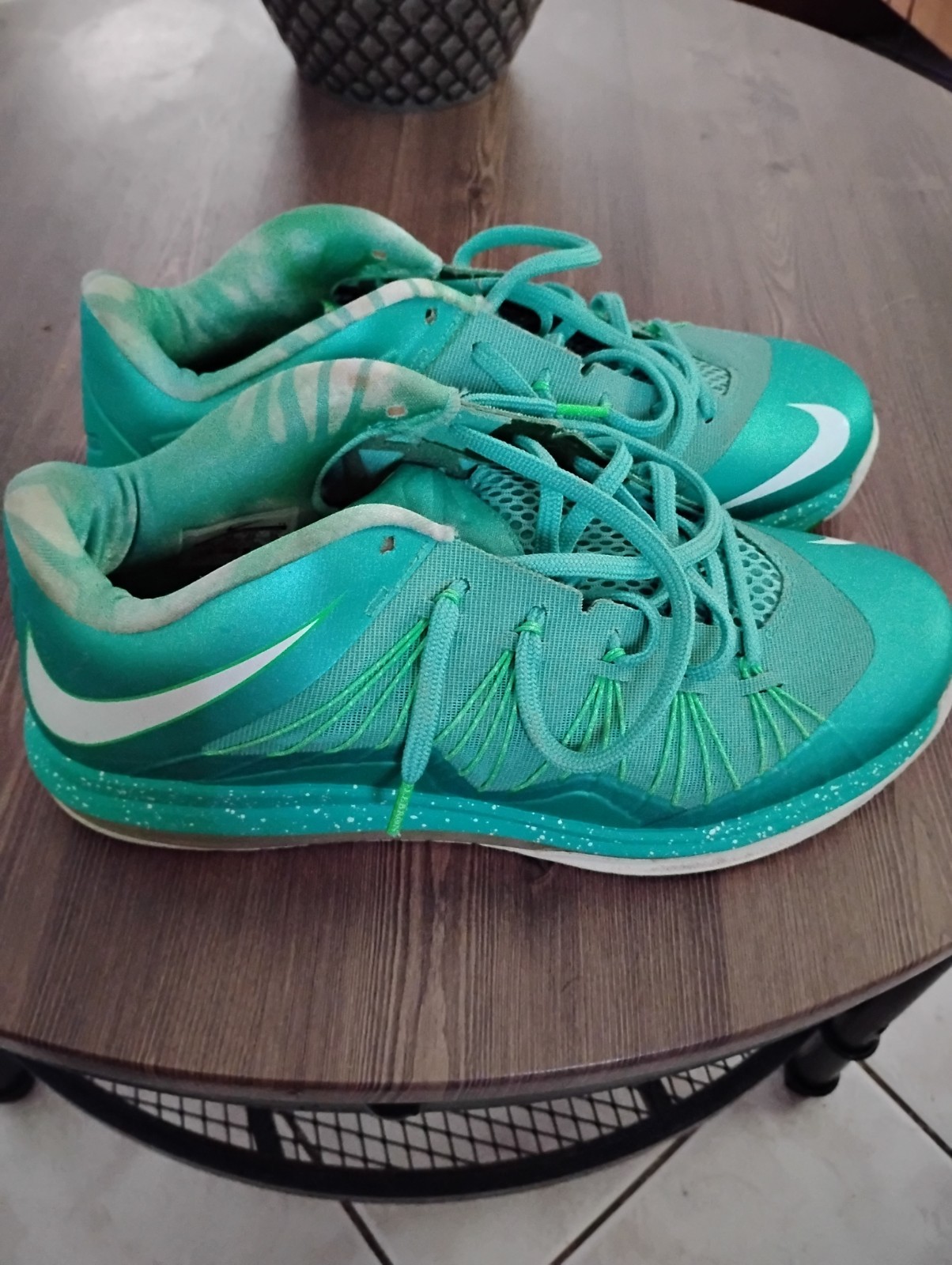 Mens Light Green Nike Sneakers Size 11 Pre-owned Excellent No Box