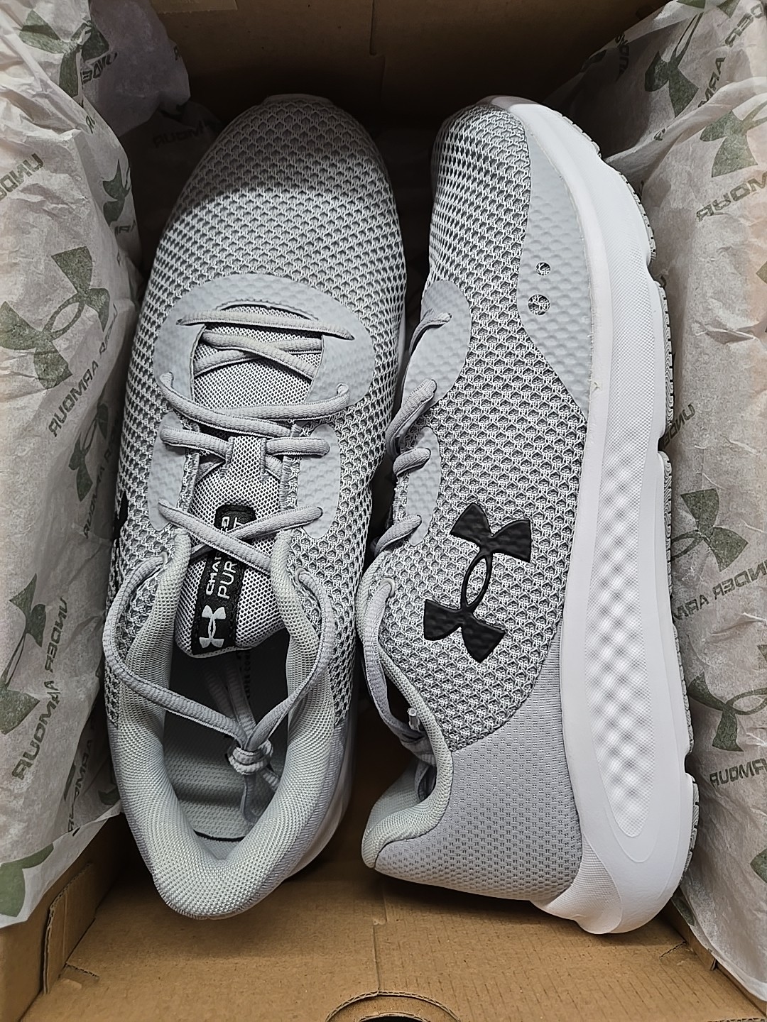 UNDER ARMOUR UA CHARGED PURSUIT 3 SIZE 13 MEN LIGHT GRAY/ BLACK LOGO