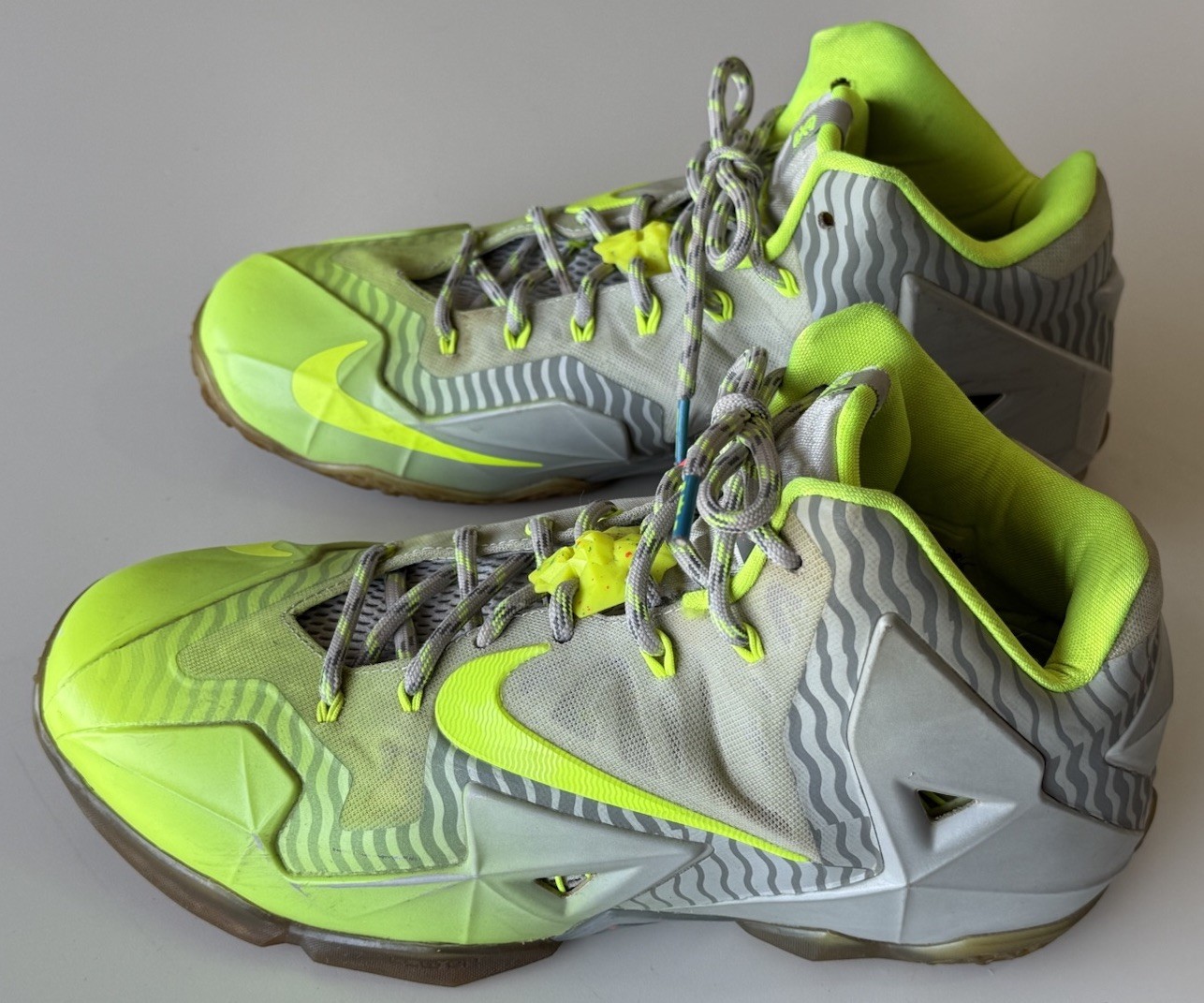 Nike LeBron 11 XI Men’s Size 10 Luster Volt Maison Du LeBron 683252-074