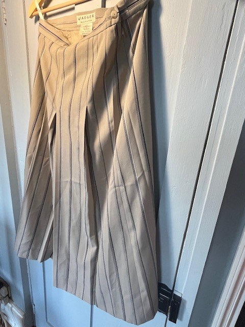 Classic Jaeger Box Pleated Skirt Beige with Stripes to Fit Waist 28 inches