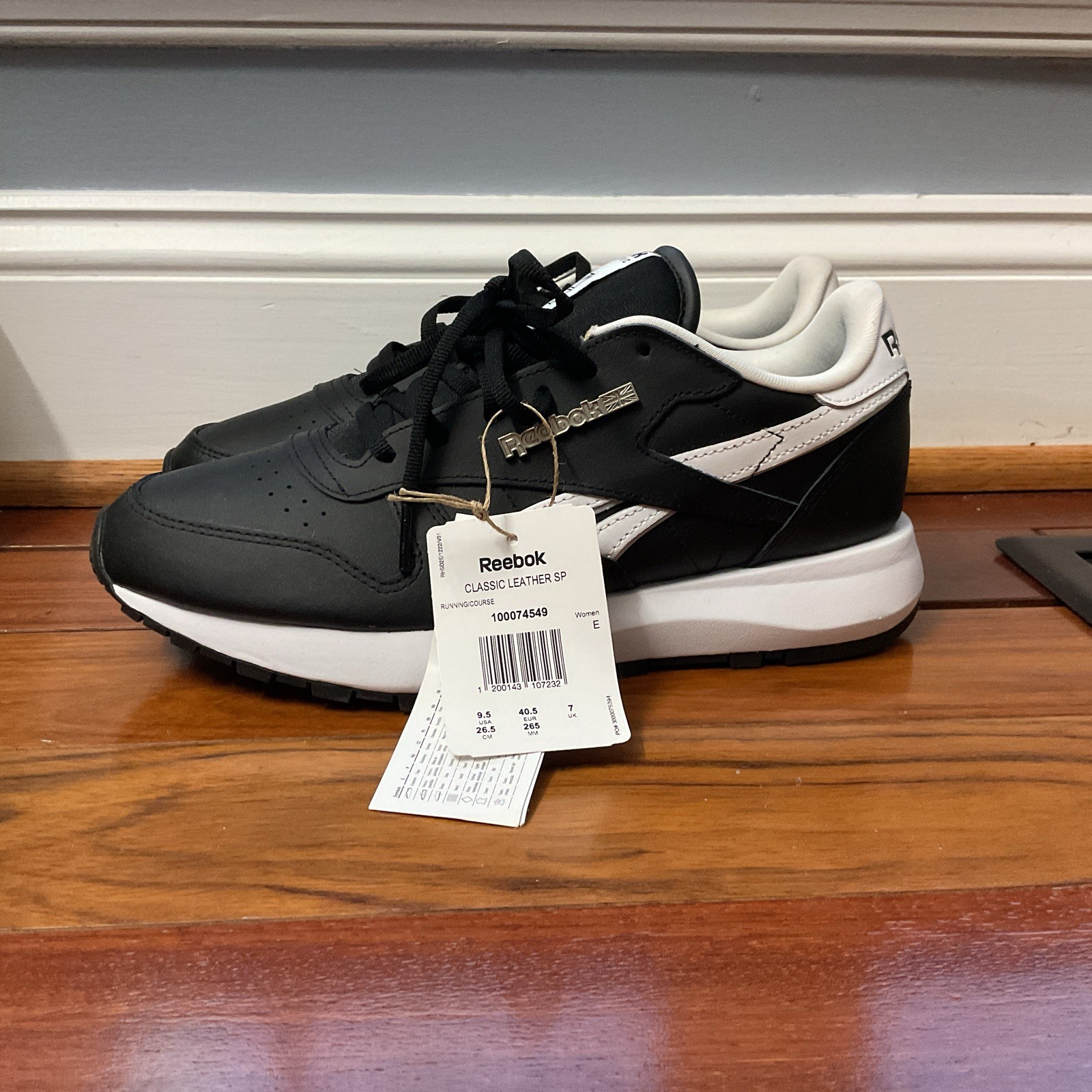 Reebok Classic Leather Black And White Men Shoes Size 9.5