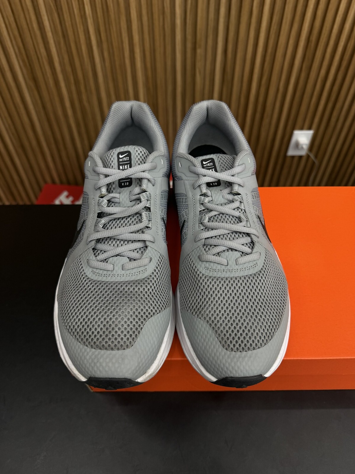 Nike Run Swift 2 Particle Grey Black White Size 13, PREOWNED-R