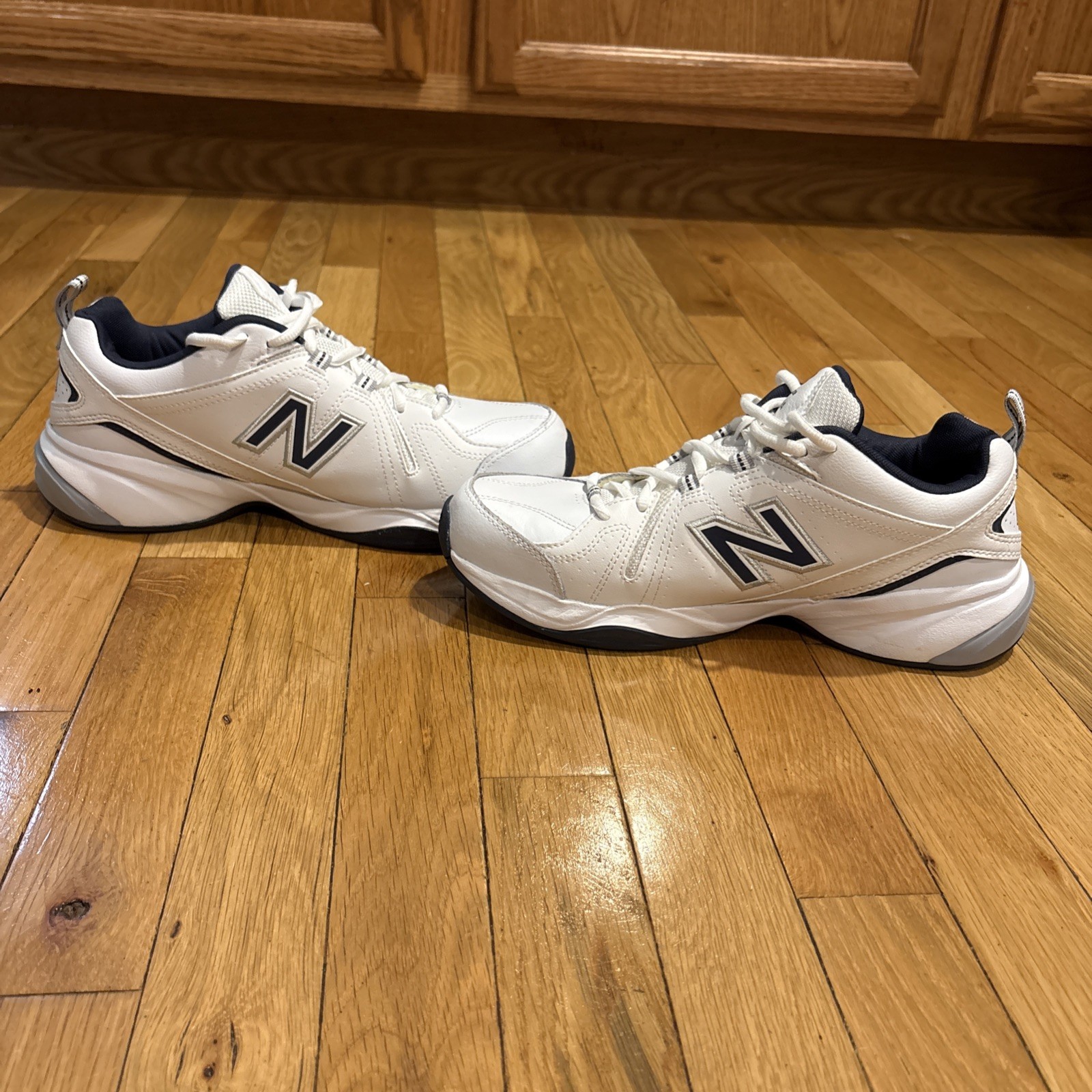 New Balance Mens Size 10 MX608v4W White Blue Sneakers TWO DIFFERENT WIDTHS