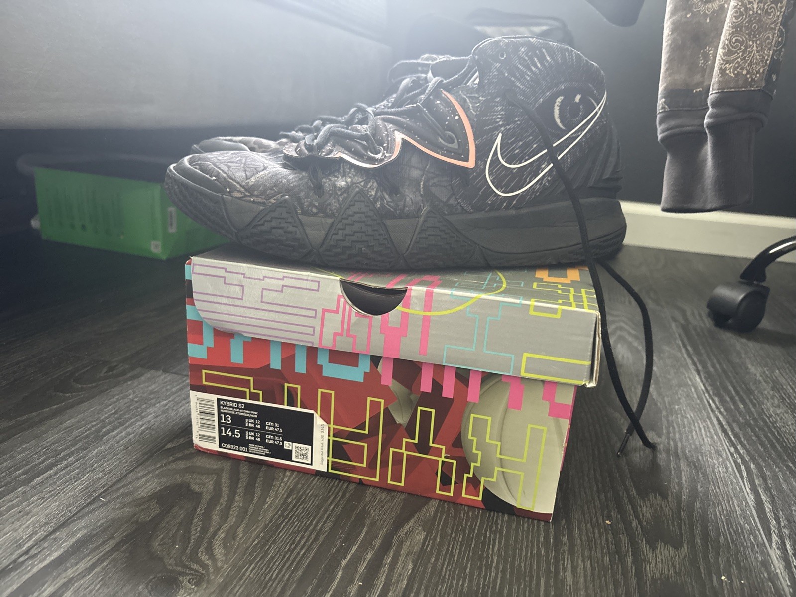 Nike men’s Kyrbrid 2 What The Basketball Shoes Size 13 Used