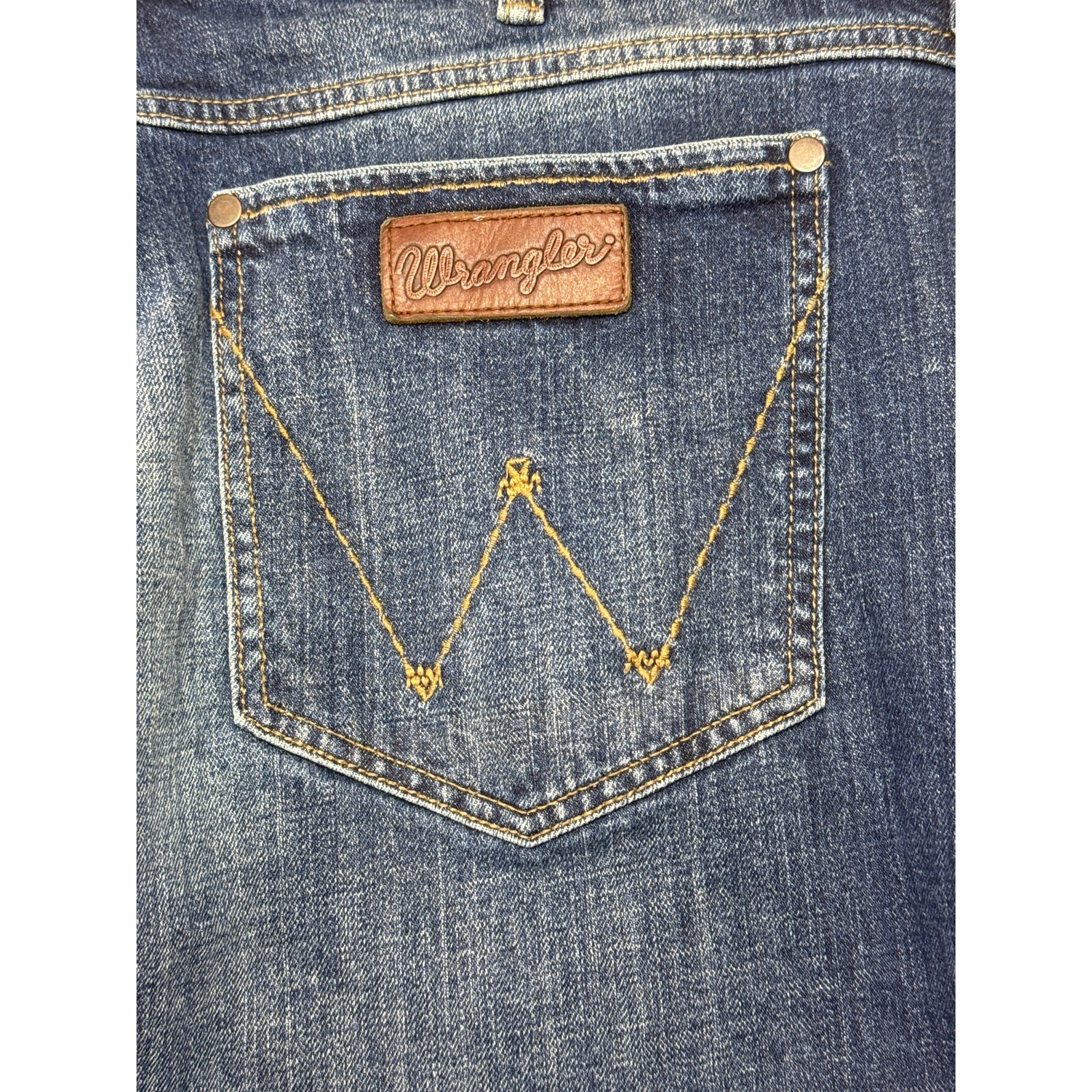 Wrangler Retro Men’s Relaxed Bootcut Blue Denim Jeans – Size 38×34 (39×33.5)