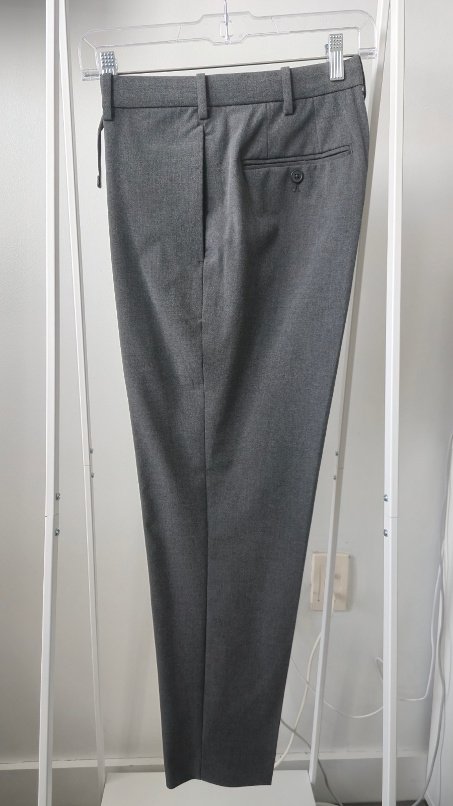 UNIQLO Gray Smart Ankle Pants Men’s (2-Way Stretch) – Size Small