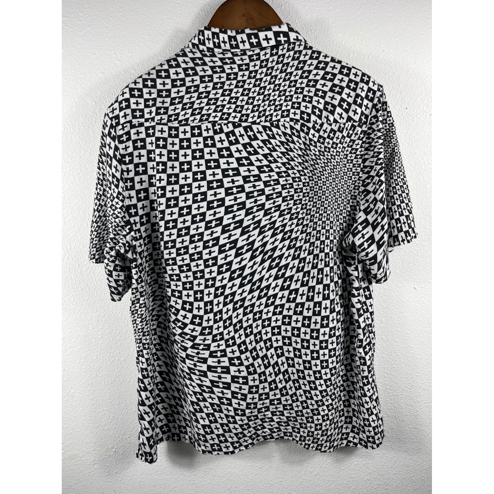 Ksubi Mens XL Black White Optical Illusion Cross Print Tencel Short Sleeve Shirt