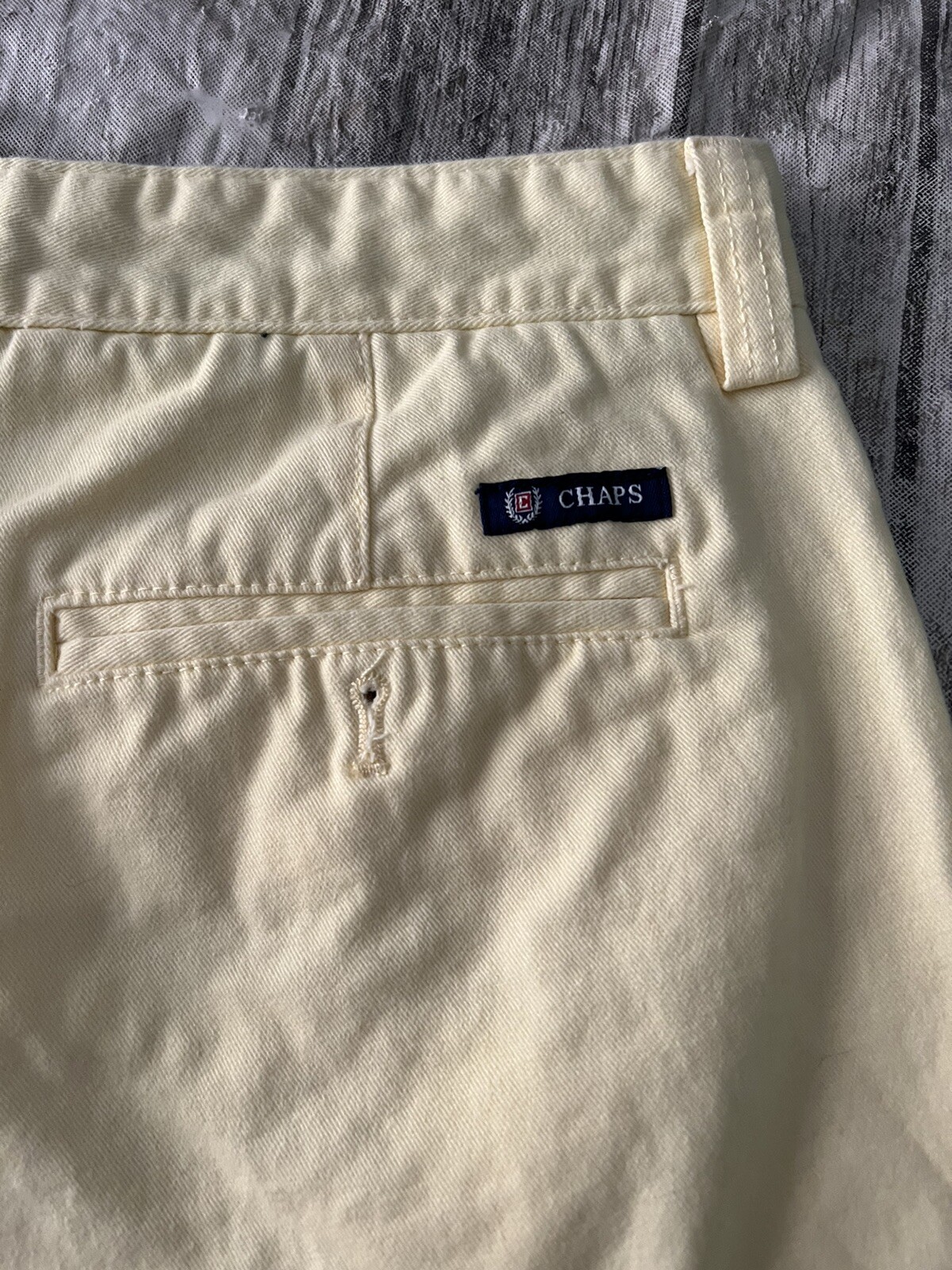 Chaps Men’s Size 33 Yellow Casual Cotton Shorts 8 Inches Inseam Length