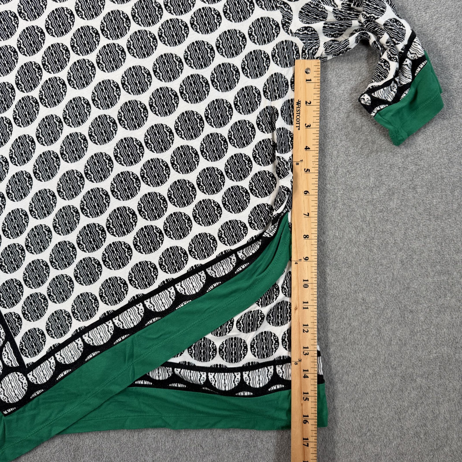 Chico’s Size 2 Large Black White Green Polka Dot Asymmetrical Tunic Top V-neck