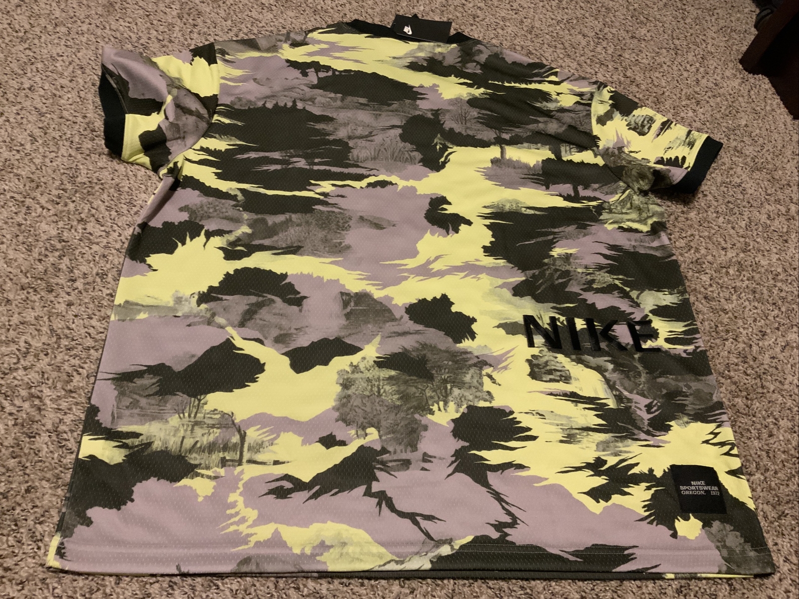 Nike Sportswear Short-Sleeve Hype Hike Camo Top CU4218-701 Men’s Size: XL NWT