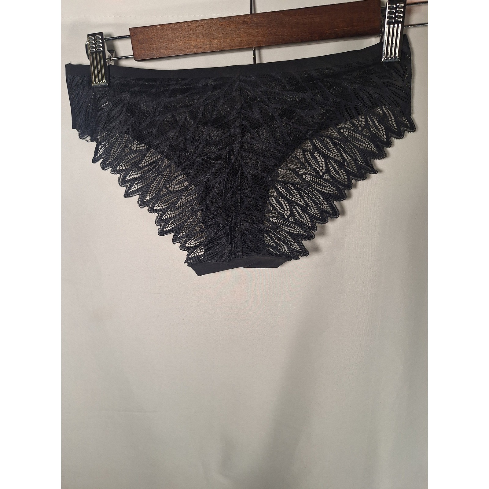 Black Seamless Lace Back Cheeky Panties Scalloped Edge Size Small