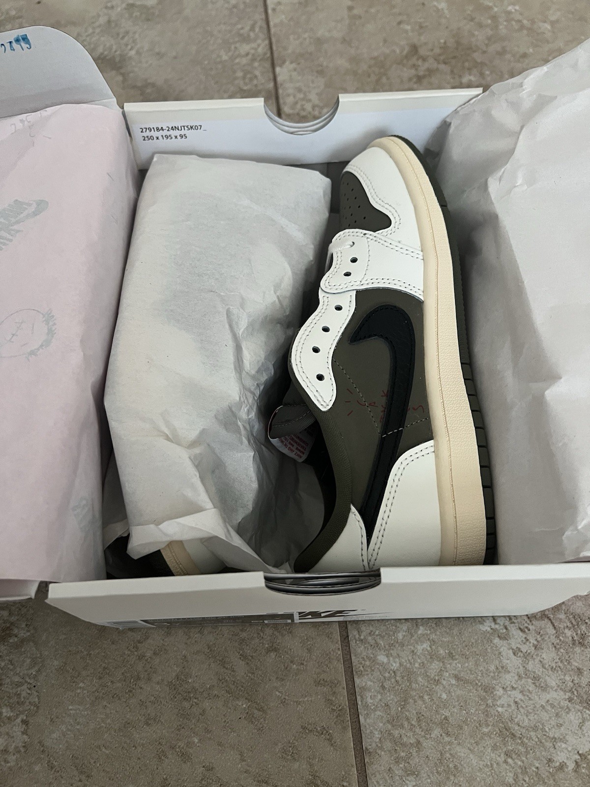 Size 3y – Travis Scott x Air Jordan 1 low Olive