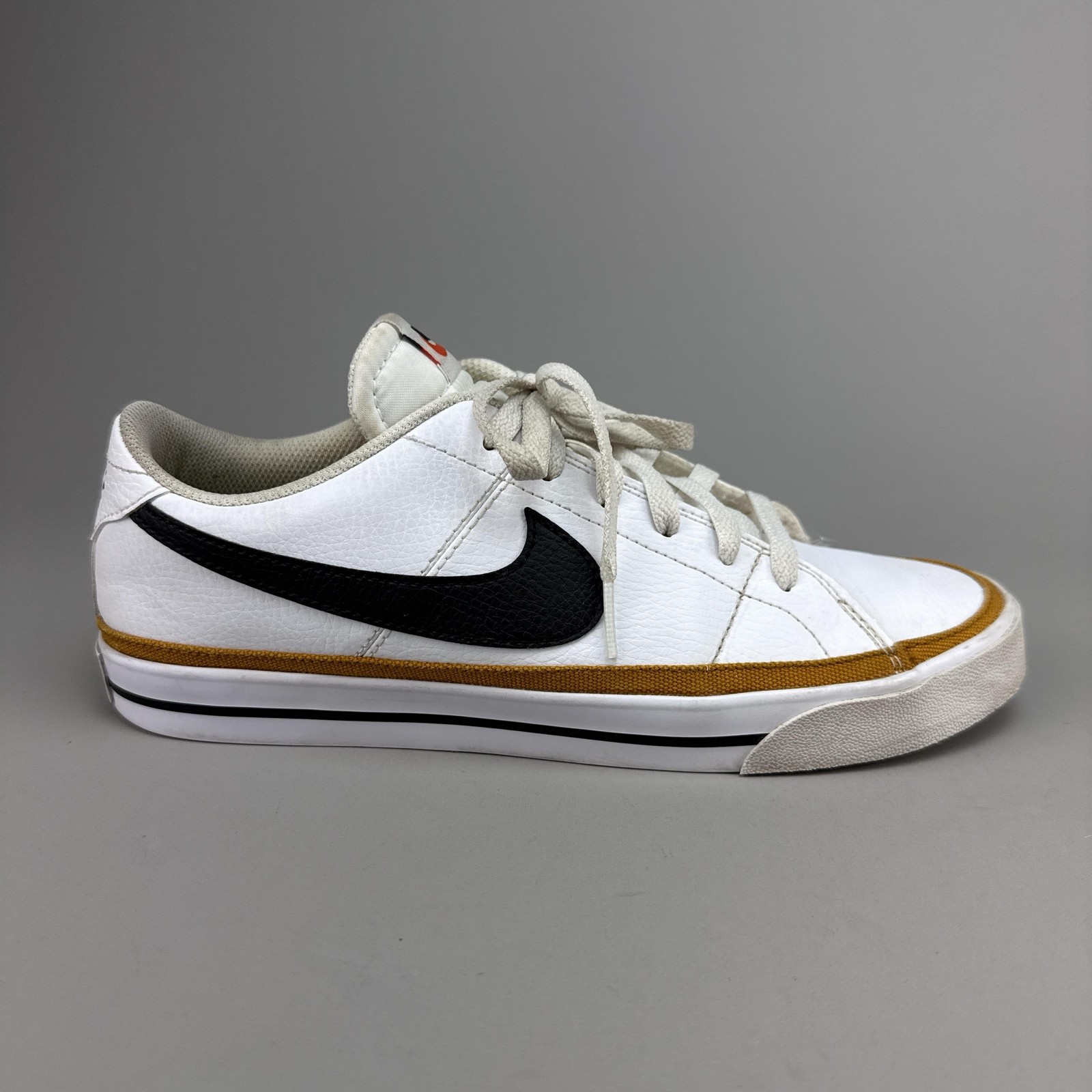 Nike Shoes Womens Size 9.5 White Black Casual Low Top Court Sneakers DH3161-100