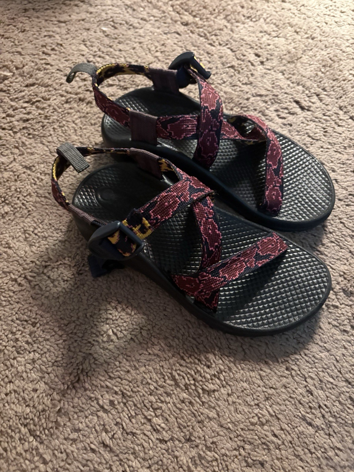Size 5.5 women’s chacos sandals pink/maroon & cheetah print