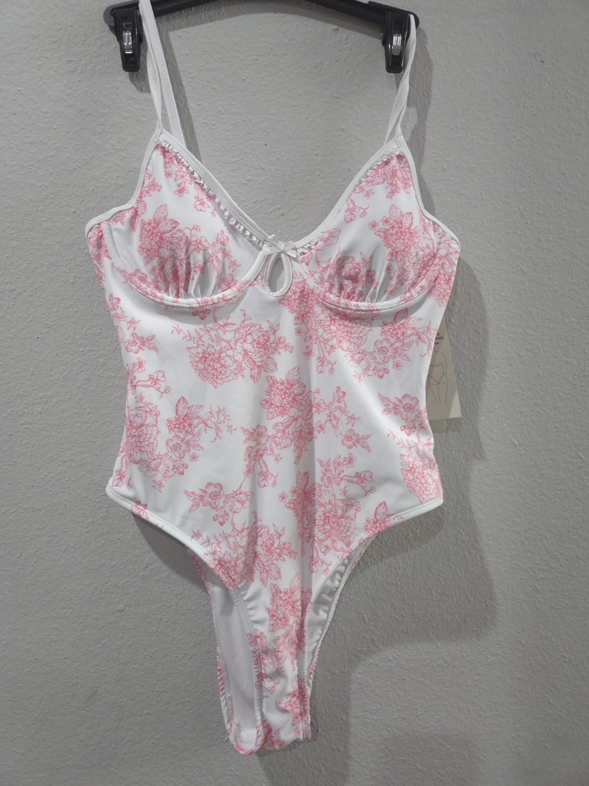 BRAND NEW no Boundaries 1 Piece White With Pink Flowers Swimsuit Size Med #154