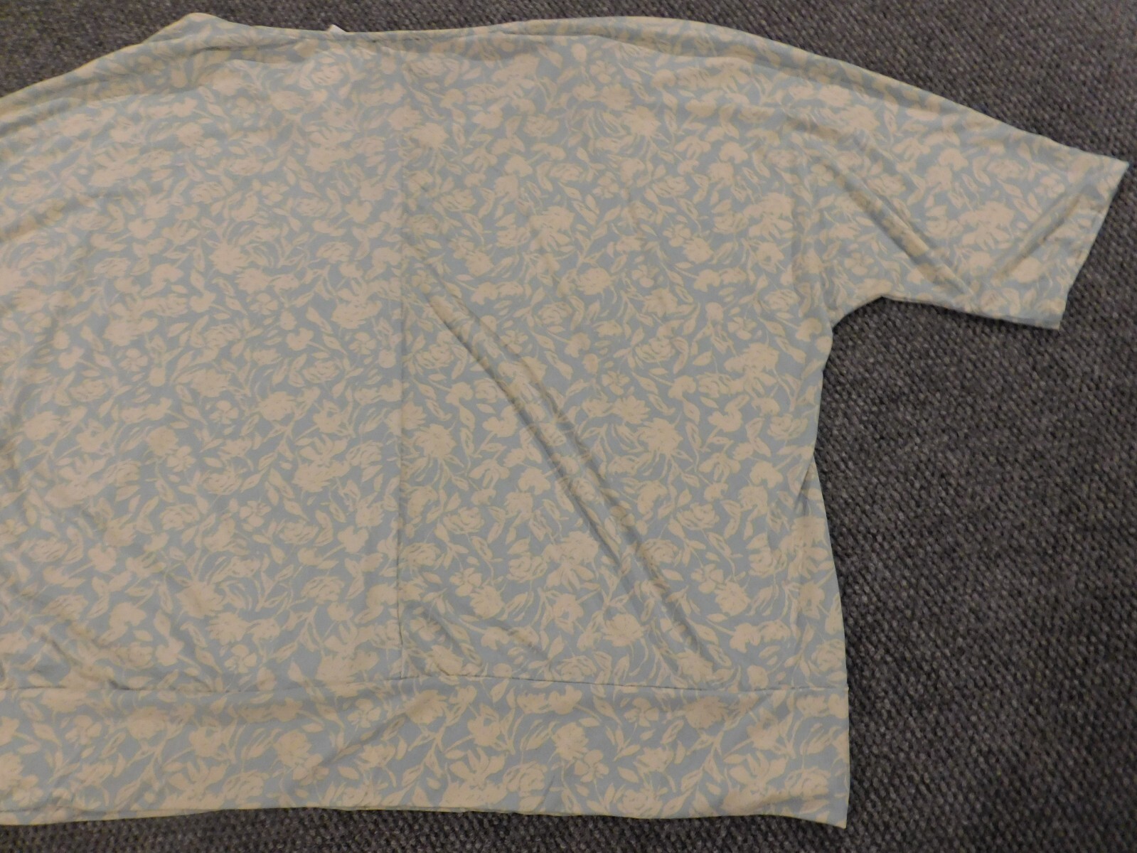 A.U.W. Womens Blouse 3X Plus Blue floral pullover top