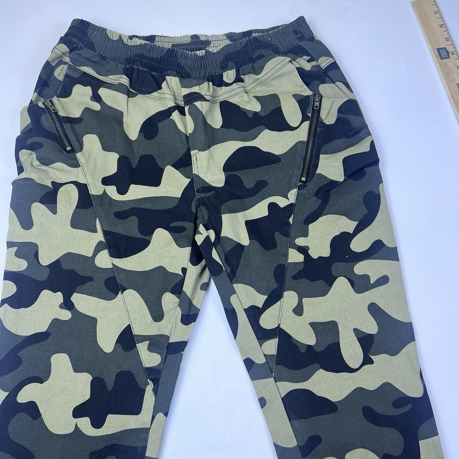 Active USA Camouflage Jogger Pants Size Medium Elastic Waist Zip Pockets