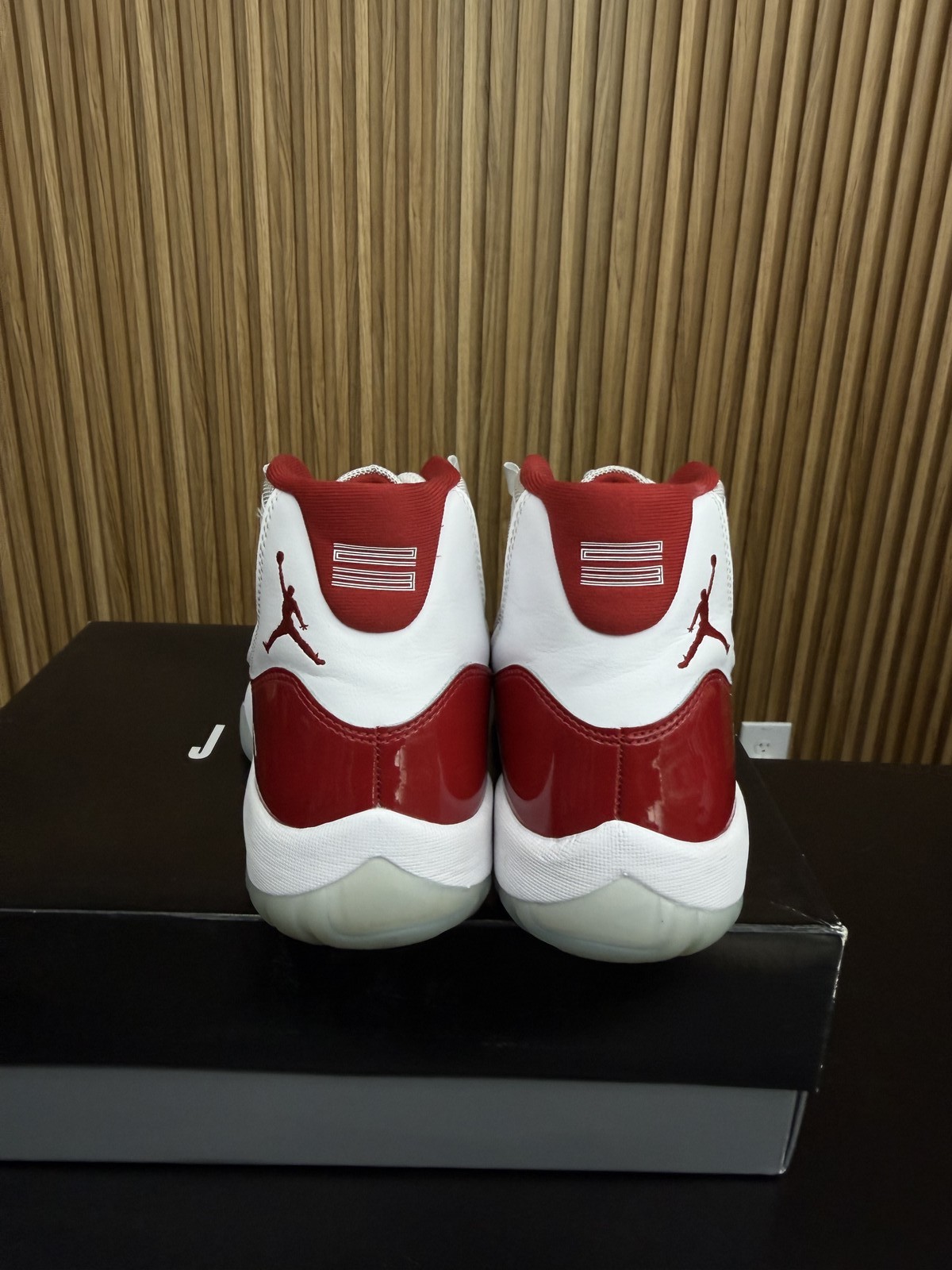 Jordan 11 Retro Cherry (2022) Size 10, PREOWNED-R
