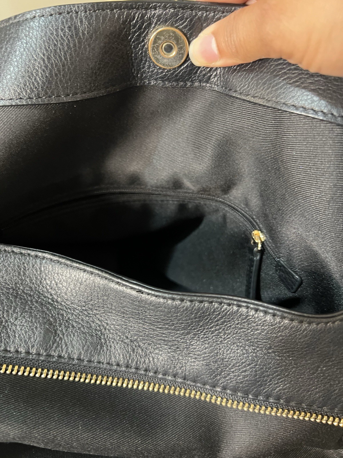 Vince Camuto 100% Genuine Leather Pebbled Shoulder Bag with Modular Pockets.