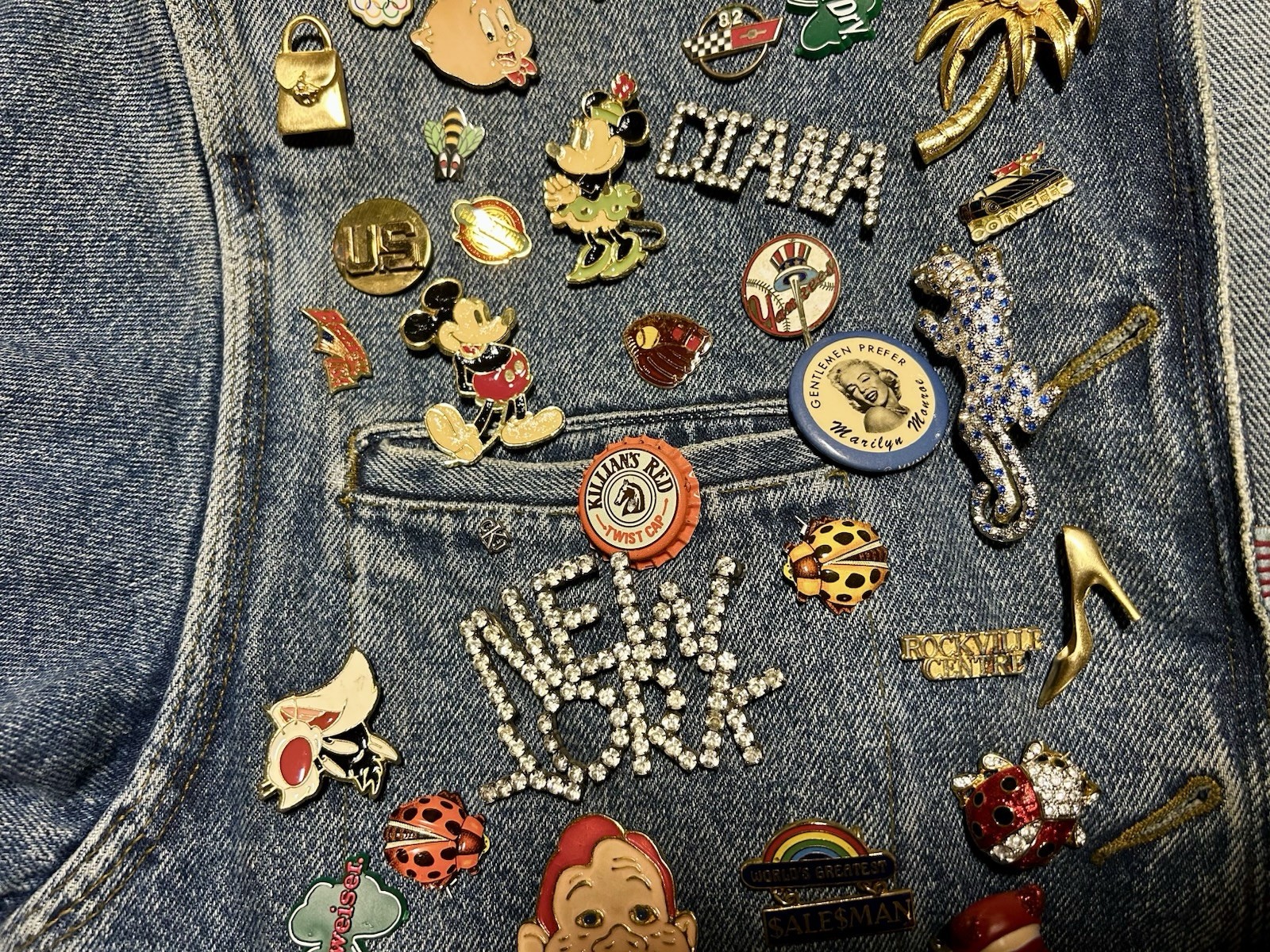 Vintage Kikit Denim Jacket Covered In 116 Vintage Pin & Brooch, See Pictures