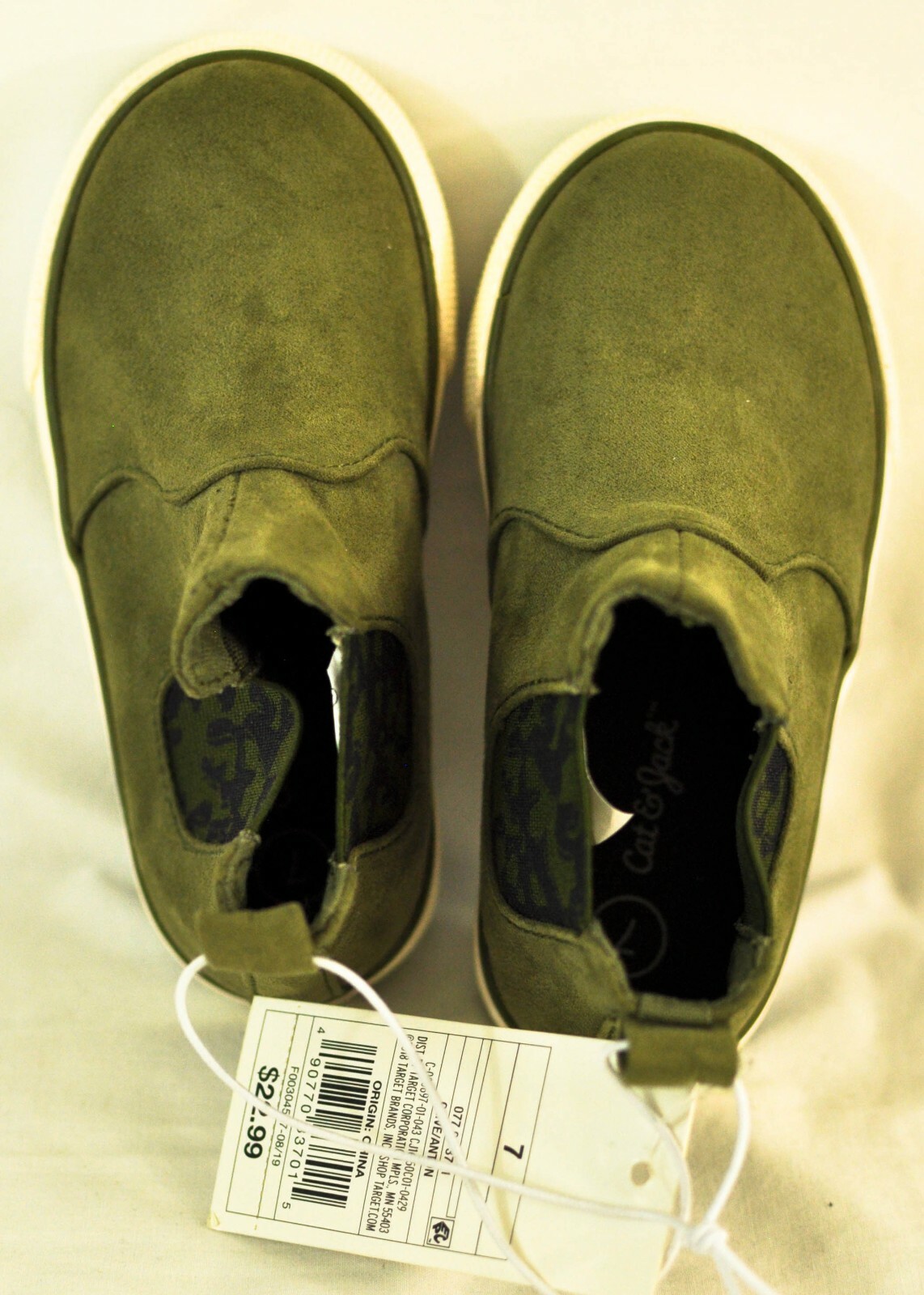 boy’s Cat & JAck olive green anton boots size 7 MSRP $23 rubber non skid soles