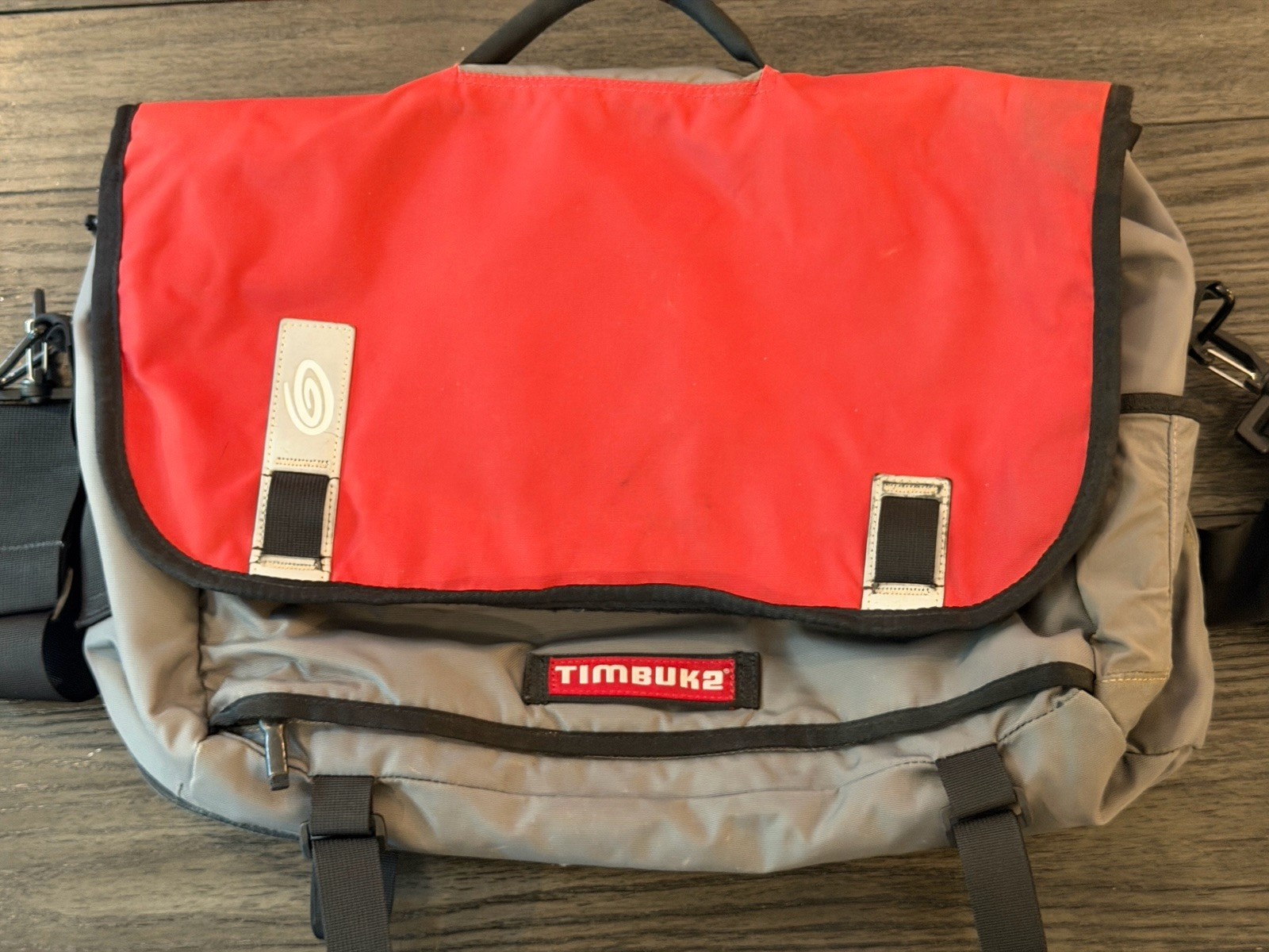 Timbuk2 Messenger Bag – Laptop Bag – Shoulder Sling Bag – Red & Grey