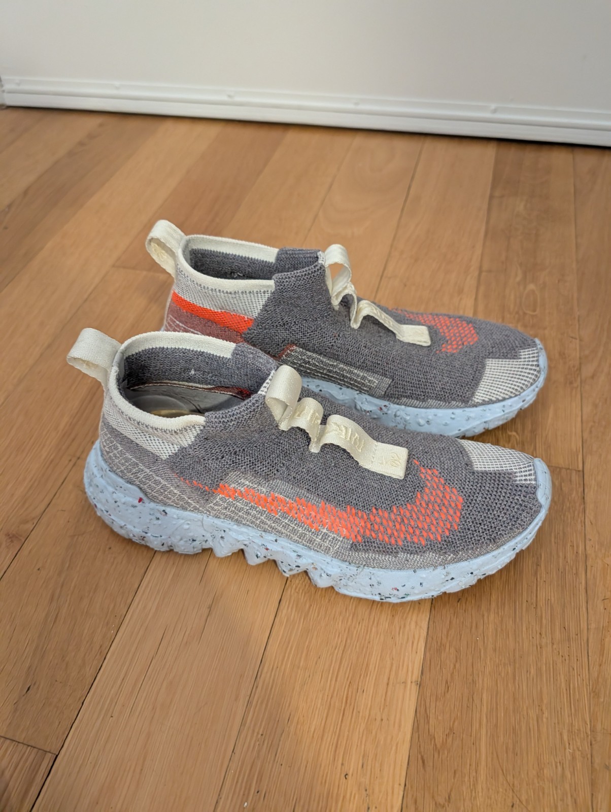 Nike Space Hippie 02 Men’s Slip-On Low Top Athletic Sneakers Gray Orange Blue