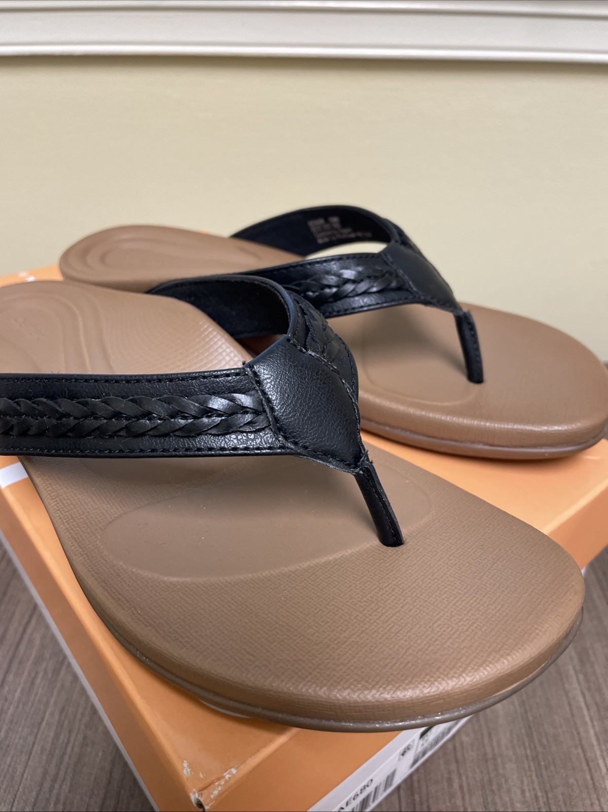 Aetrex Black Woven Thong Sandals Emmy AE680 NIB Size 7